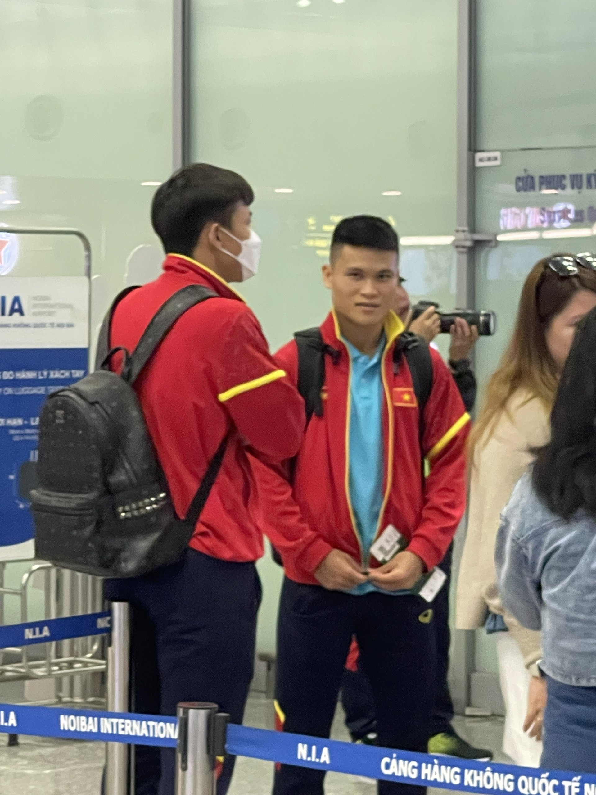 Đội tuyển Việt Nam lên đường sang Philippines từ sáng sớm