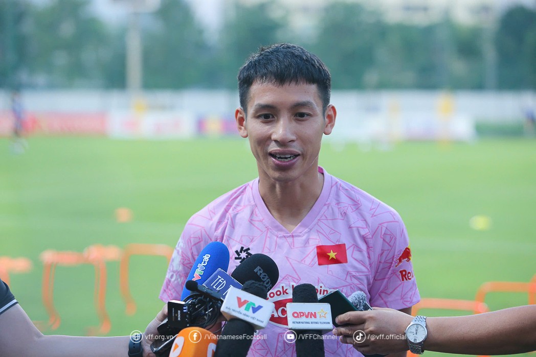 Hùng Dũng nói lời ruột gan về Văn Quyết: "Học theo anh ấy là rất khó"