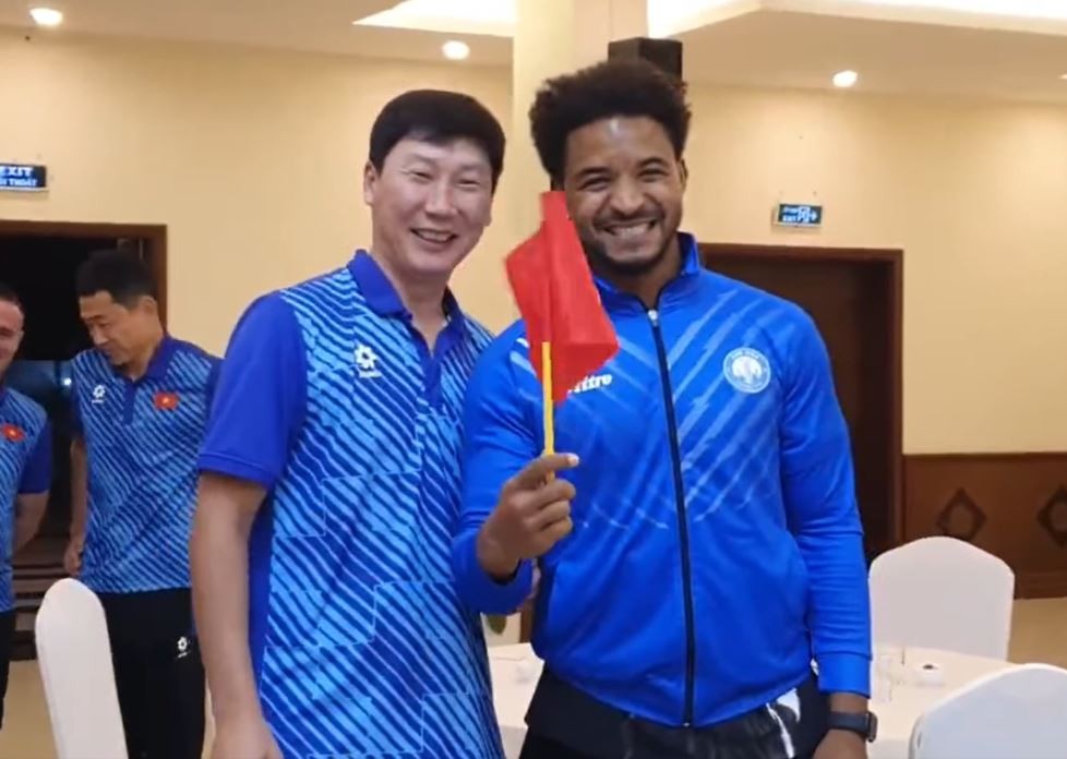 Nguyễn Xuân Son hội quân với ĐT Việt Nam, trải nghiệm nghi thức đặc biệt