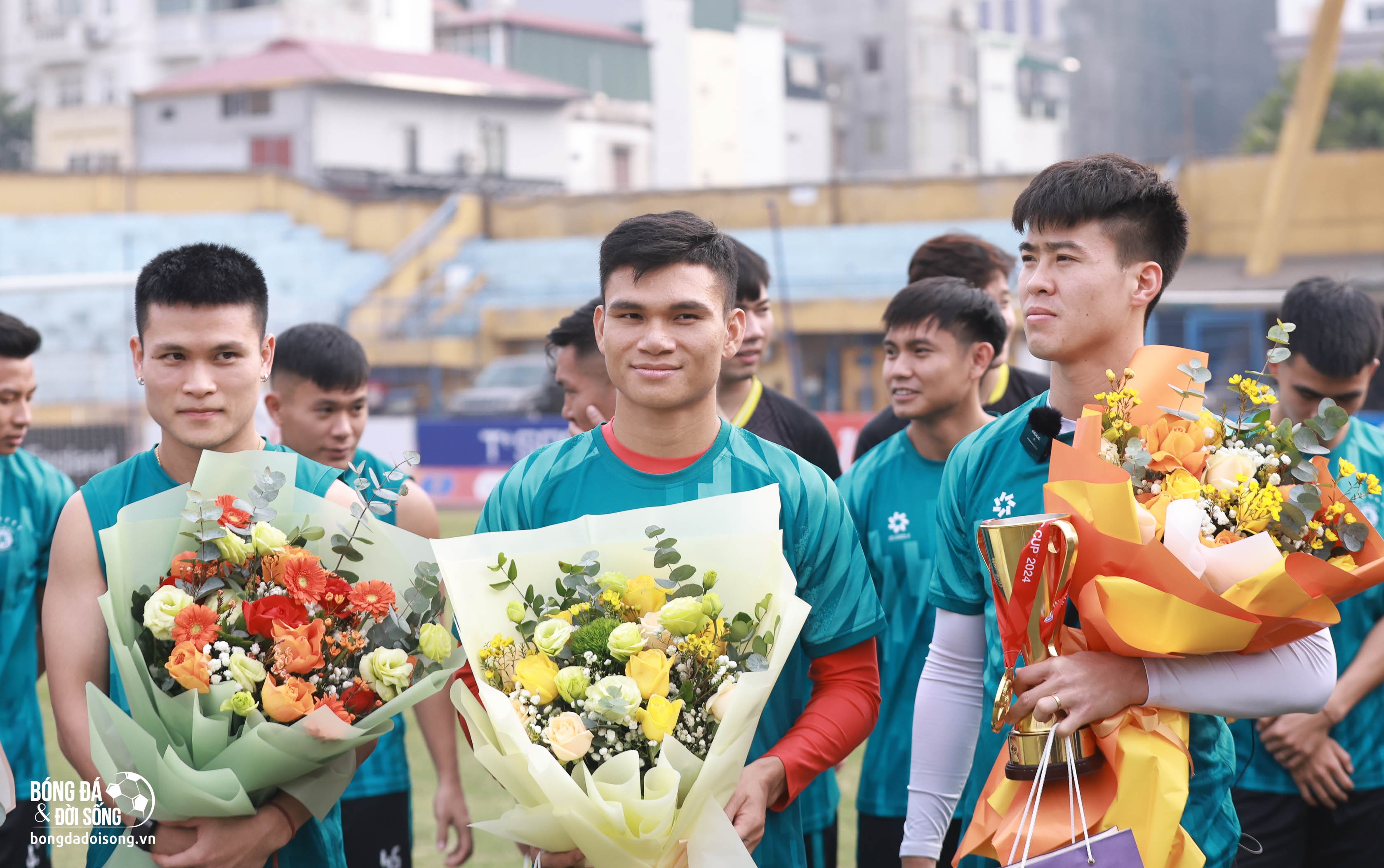 Xuân Mạnh được CLB Hà Nội tưng bừng chào đón sau khi vô địch ASEAN Cup