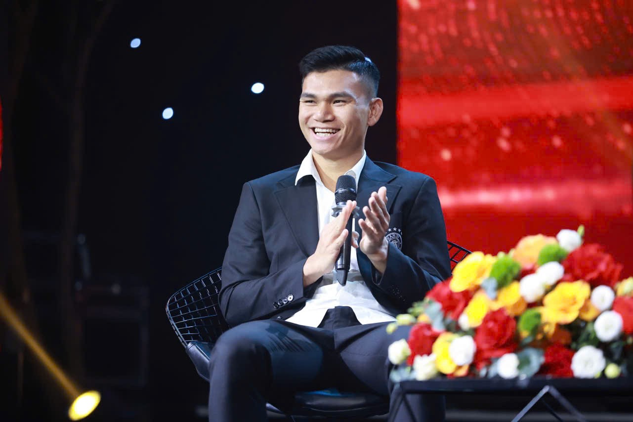 Hậu vệ Phạm Xuân Mạnh tiết lộ chuyện mình từng muốn bỏ bóng đá