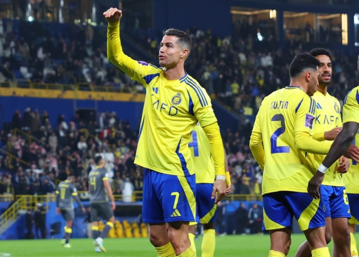 ronaldo-an-mung-kieu-moi-don-tuoi-40-tuyen-bo-cristiano-ronaldo-al-nassr-celebrates-969000396-1738639189-249-width740height531-1738745955.jpg