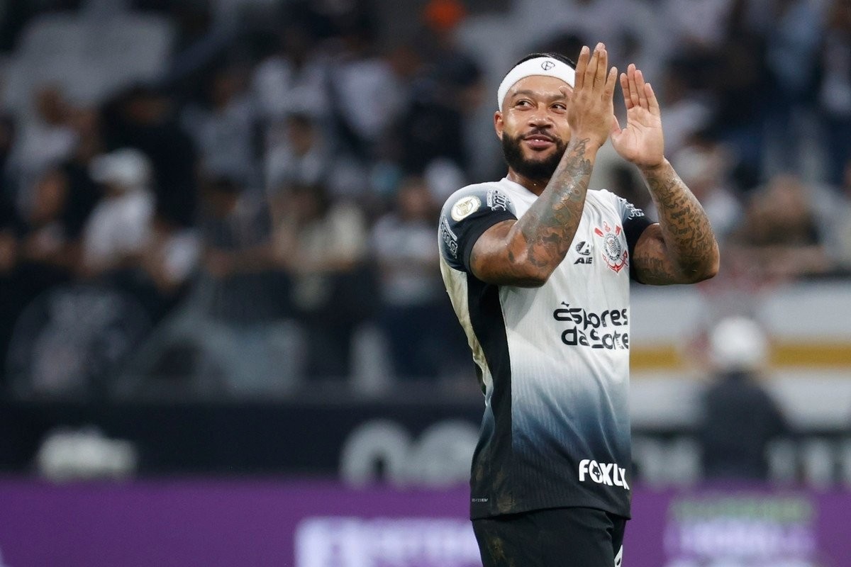 memphis-depay-de-corinthians-celebran-este-sabado-al-final-de-un-partido-del-campeonato-brasileno-de-serie-a-entre-corinthians-y-goianiense-efe-2754-1738988704.jpg