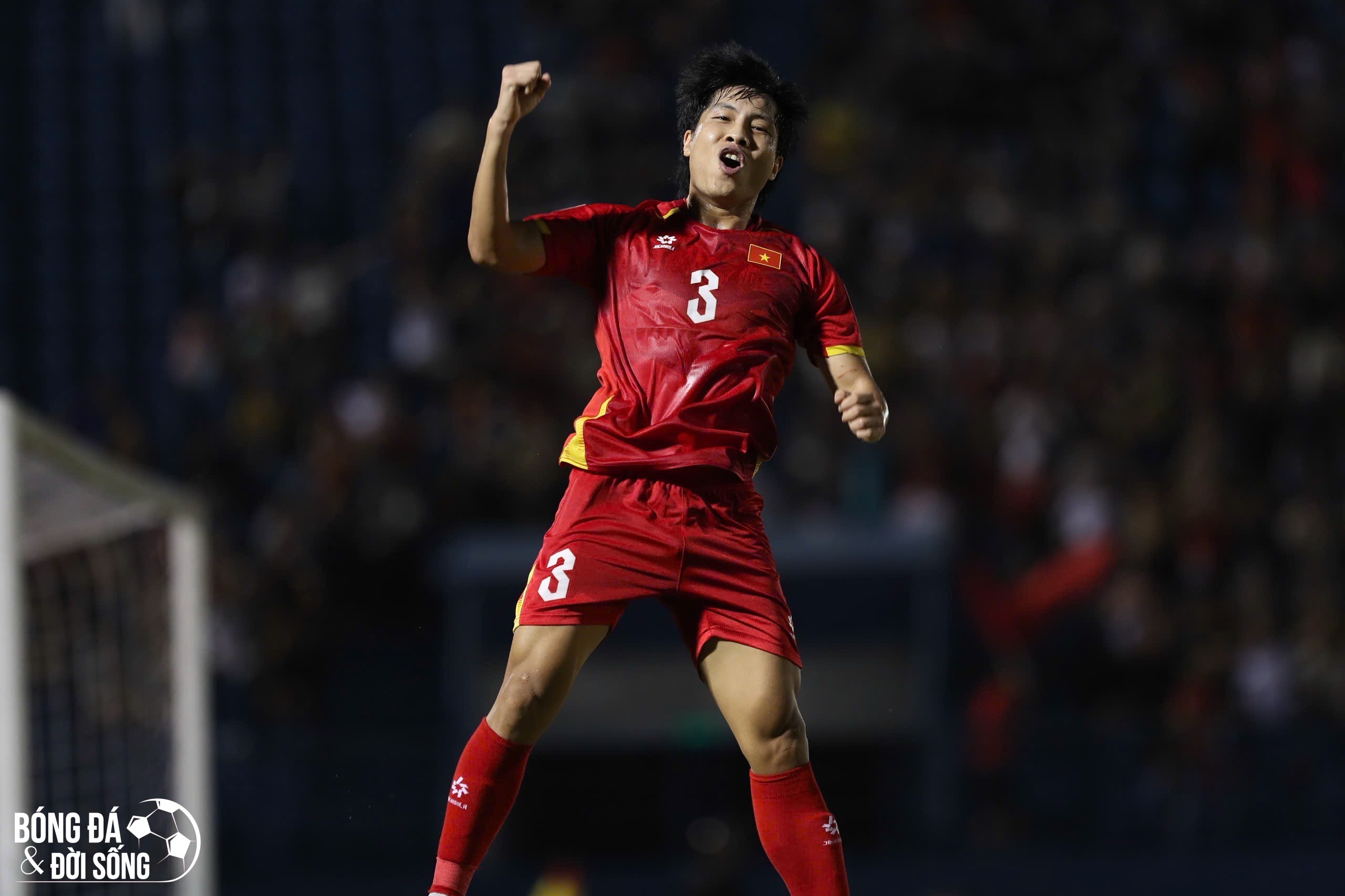 Hậu vệ Văn Vĩ: Từ "kép phụ" mờ nhạt đến ngôi sao sáng dưới thời HLV Kim Sang Sik