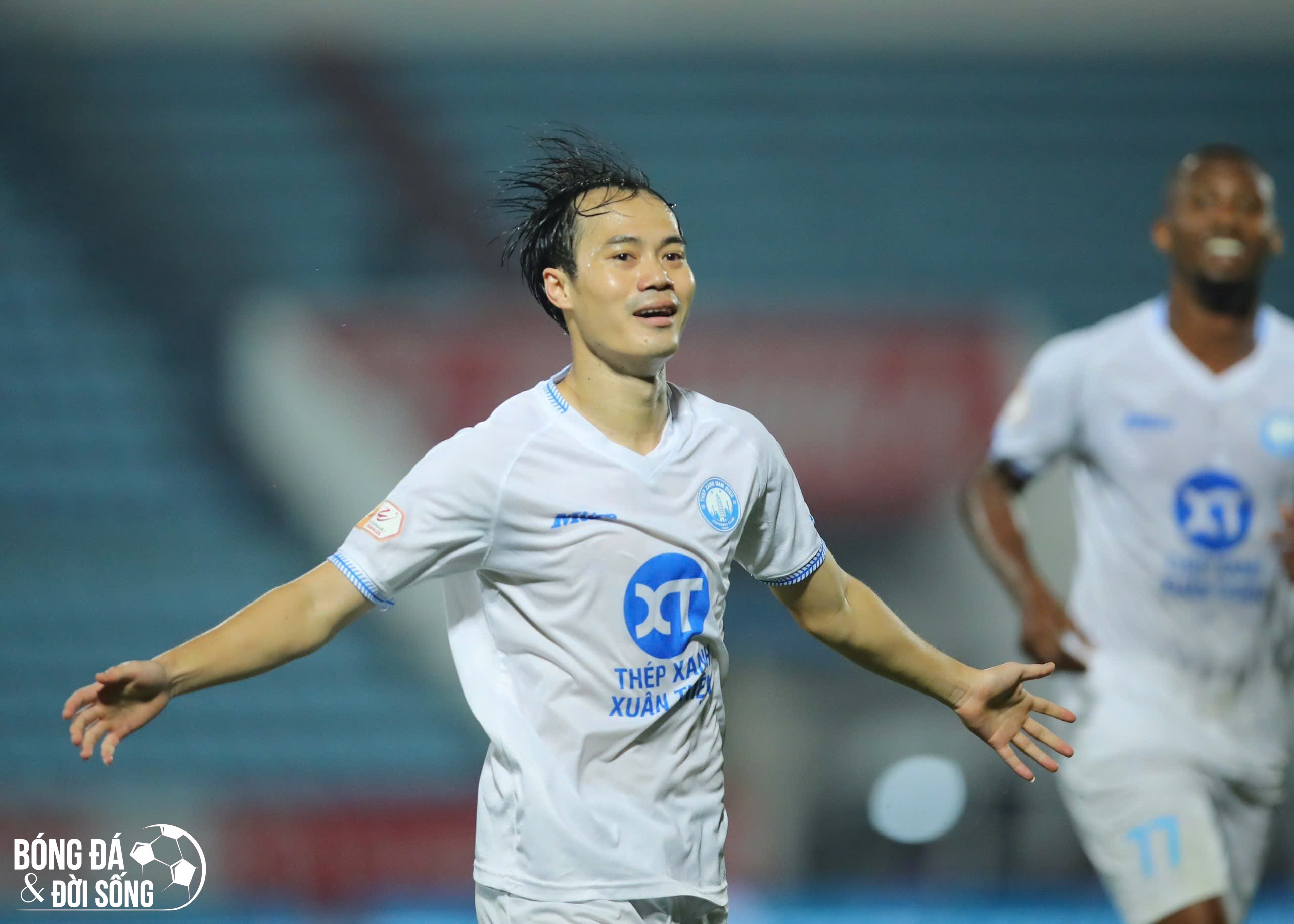 Kết quả V-League: Văn Toàn rực sáng, Nam Định giữ vững ngôi đầu bảng