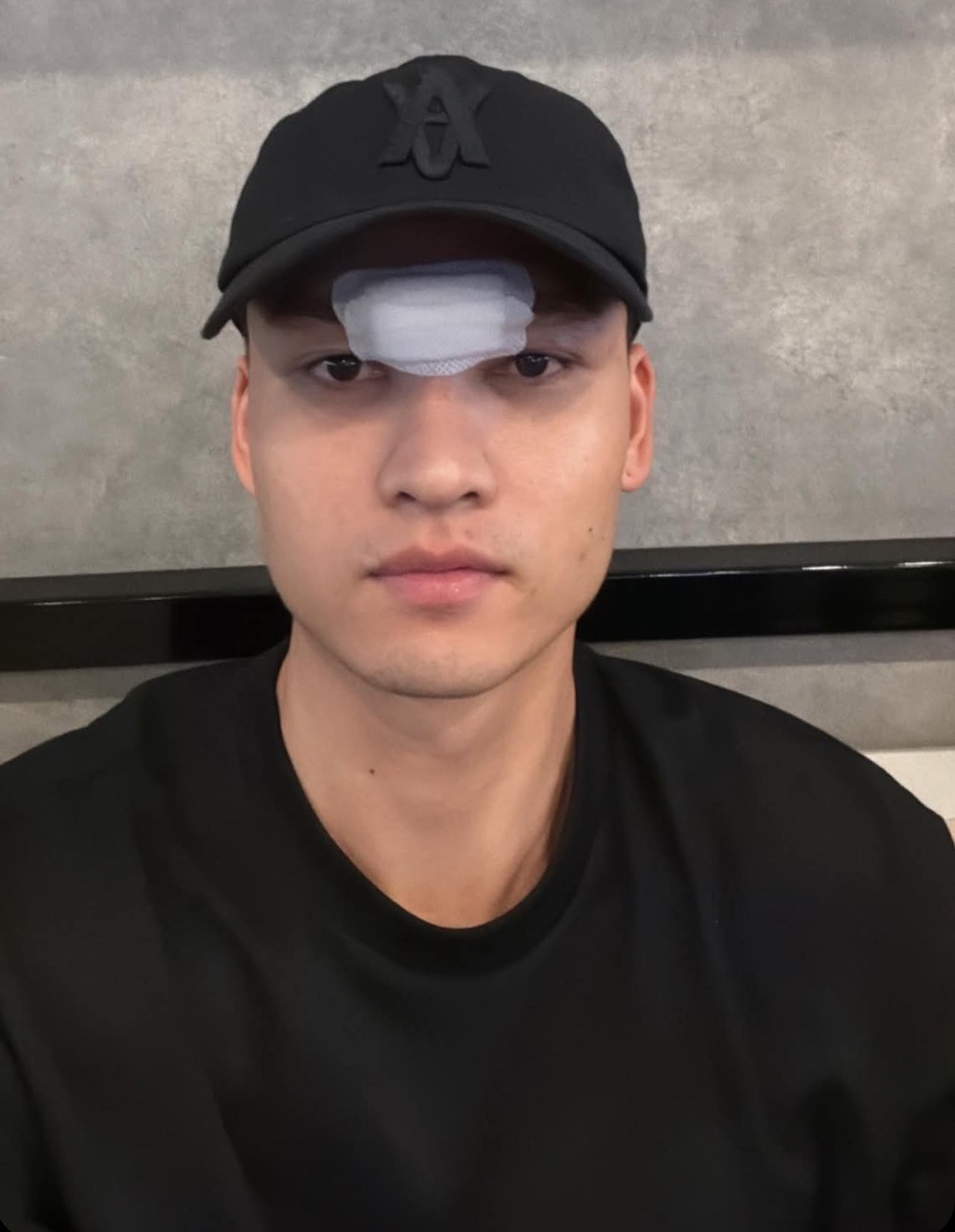 Tuyển thủ Việt Nam khâu 14 mũi sau pha va chạm nguy hiểm