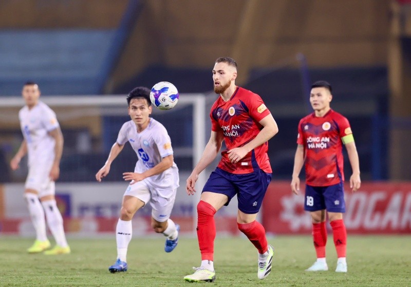 Nam Định và CAHN gặp khó với lịch thi đấu dày đặc trong tháng 9