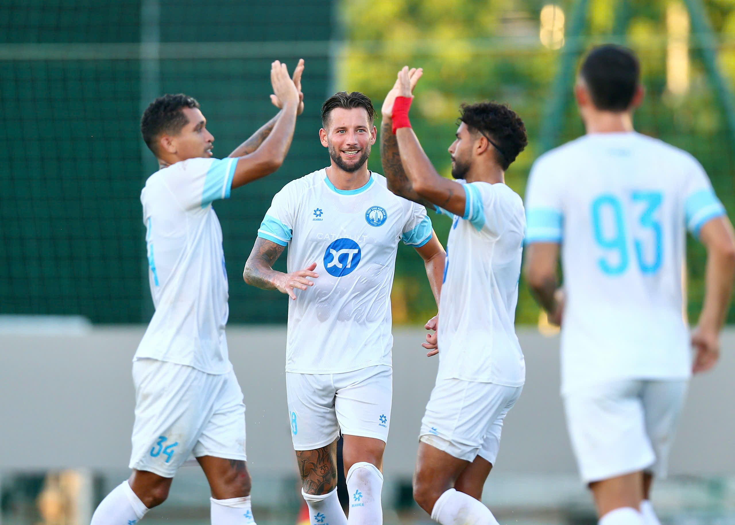 Tuyển Việt Nam bất lực trước dàn ngoại binh chất lượng của CLB Nam Định