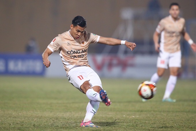 Hậu vệ Vũ Văn Thanh nghỉ thi đấu dài hạn sau ca mổ cổ chân