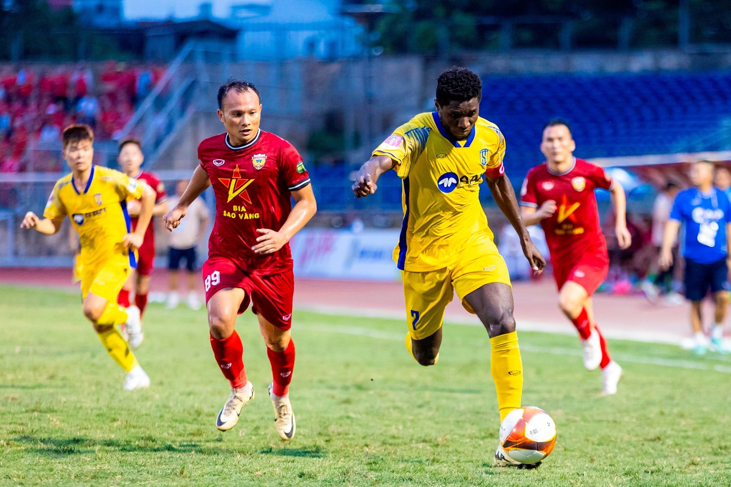 Tiền vệ Nguyễn Trọng Hoàng hé lộ bí quyết giúp Hà Tĩnh cầm hòa Sông Lam Nghệ An