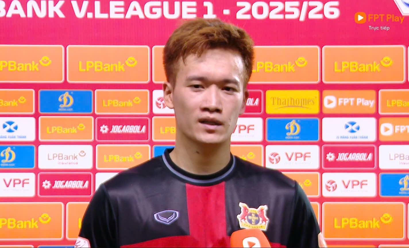 Tiền vệ Hoàng Đức hé lộ bí quyết CLB Ninh Bình nối dài chuỗi trận thăng hoa