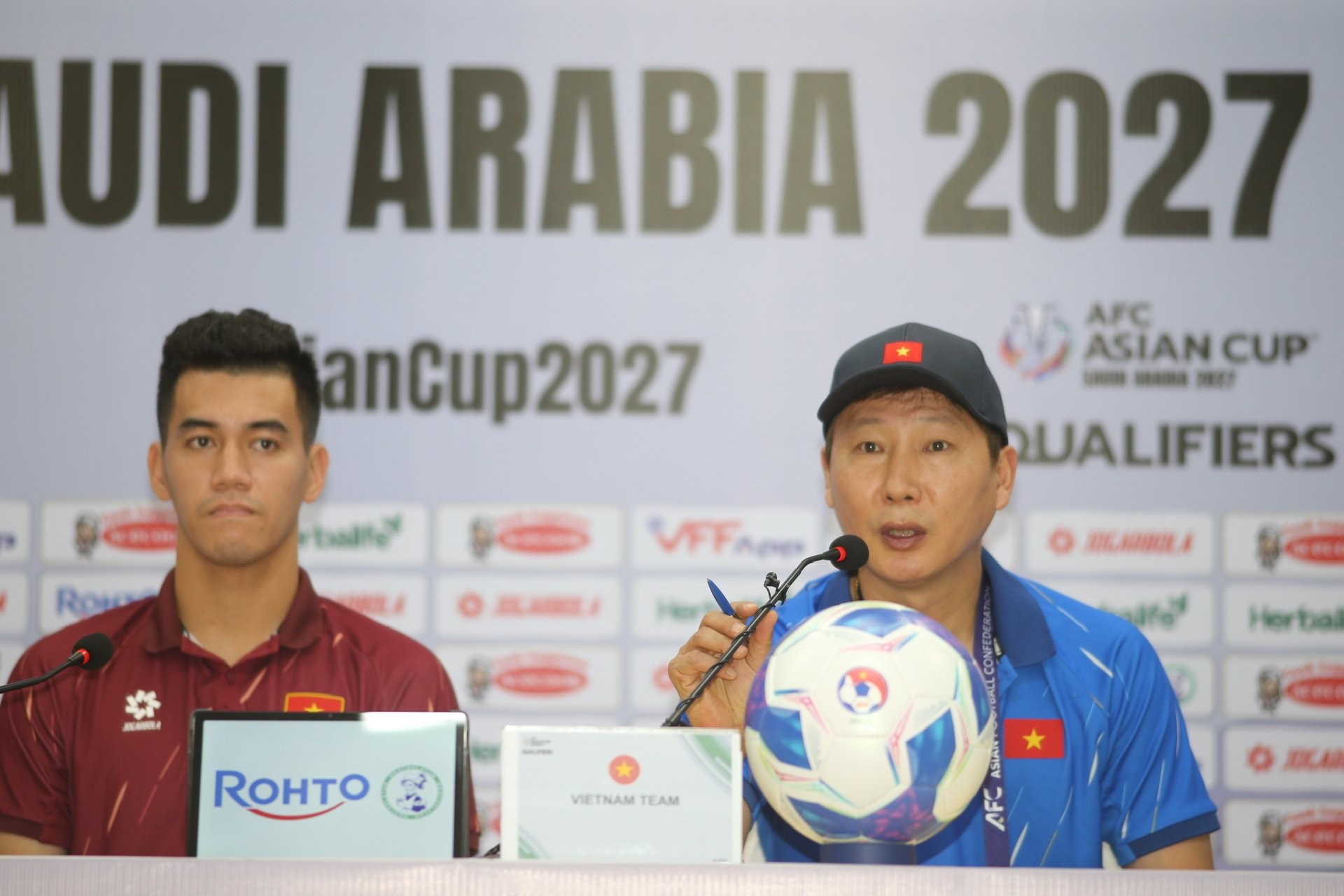 HLV Kim Sang-sik đặt niềm tin vào Tiến Linh, để ngỏ cơ hội cho dàn sao trẻ U23