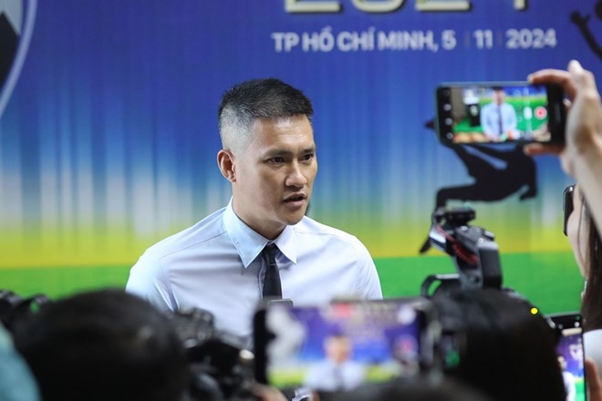 Cựu danh thủ Lê Công Vinh bất ngờ về làm HLV Sông Lam Nghệ An?