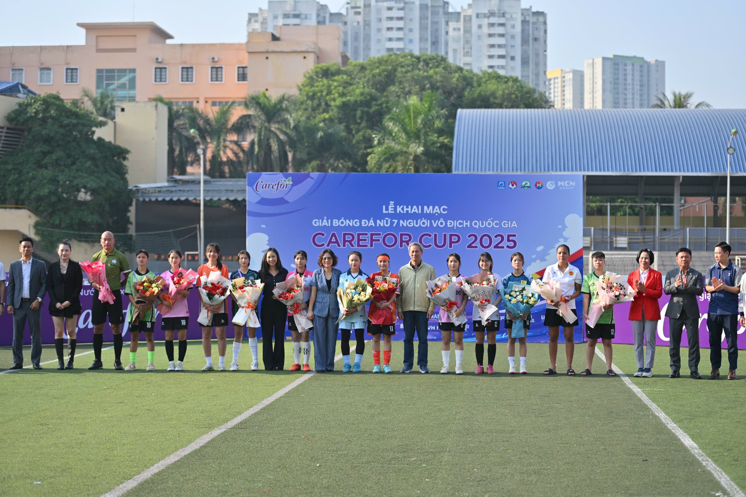 Khai mạc Carefor Cup 2025: 12 đội trẻ tranh tài, hứa hẹn mùa giải đầy kịch tính