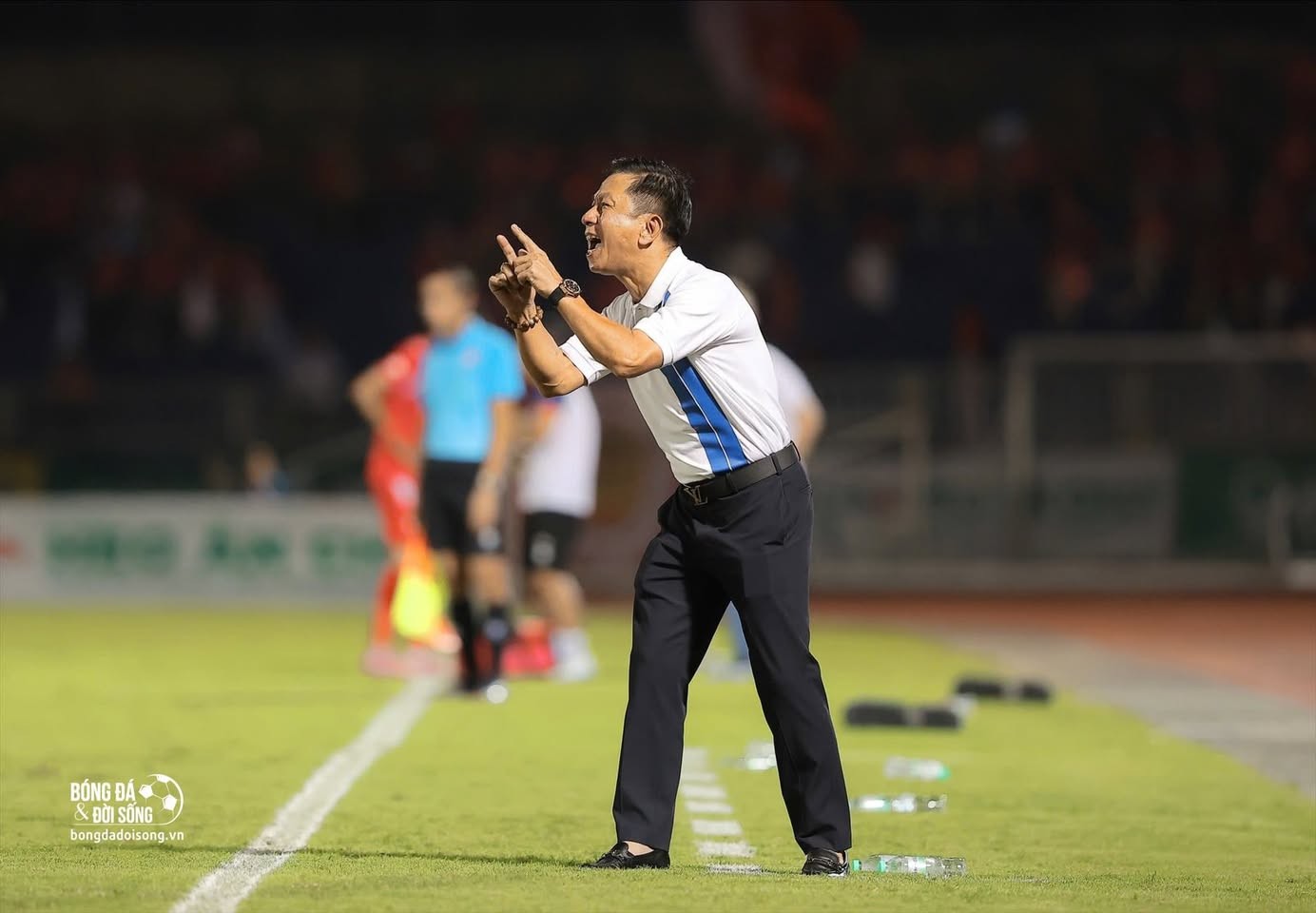 HLV Văn Sỹ Sơn lên án hành vi chơi xấu của ngoại binh Sông Lam Nghệ An