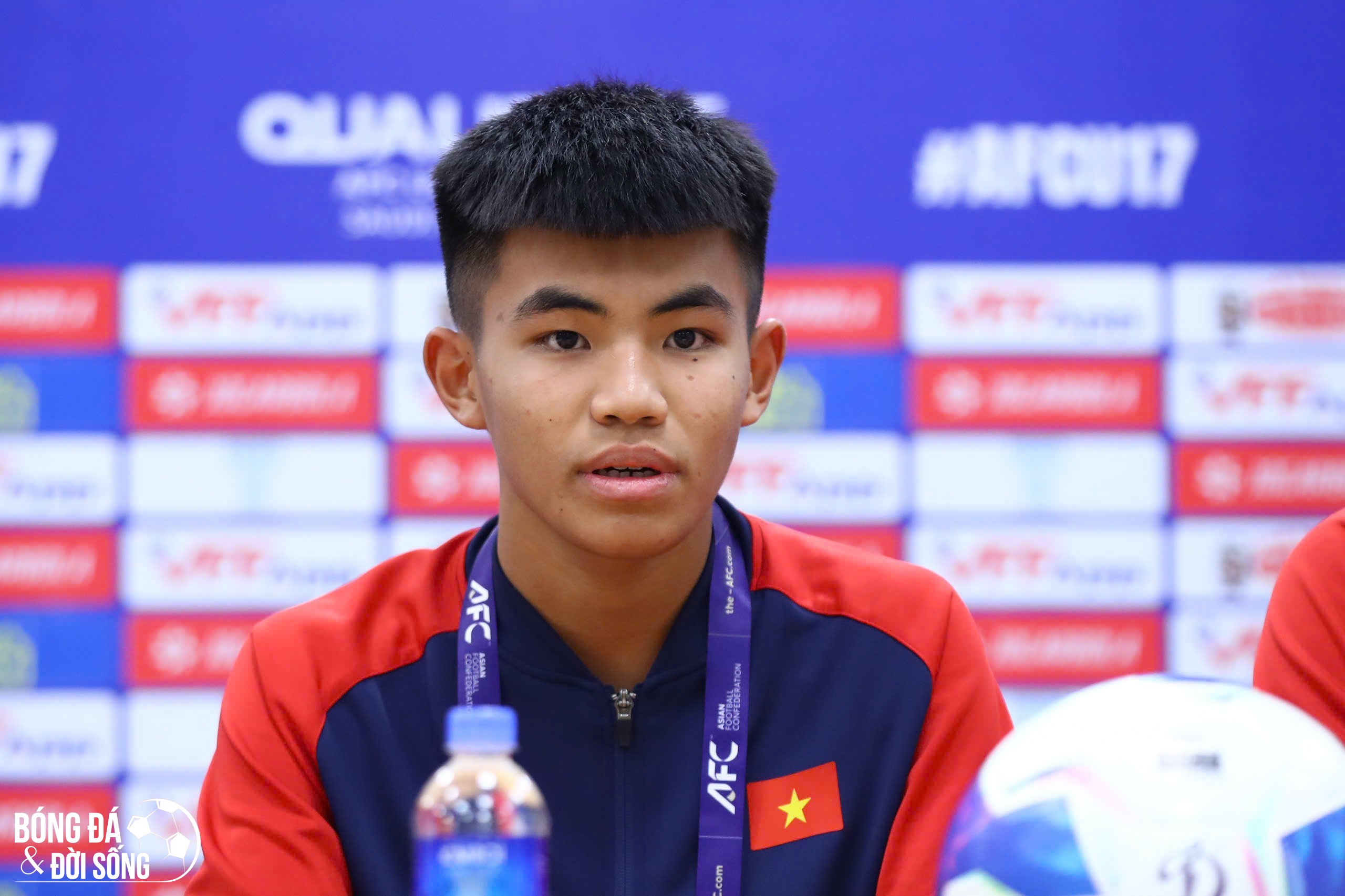 Tiền vệ Minh Thủy: “Khán giả truyền lửa giúp chúng em chiến đấu hết mình”