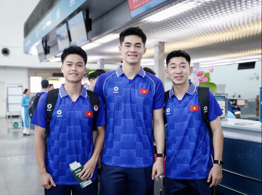 U22 Việt Nam rạng rỡ lên đường sang Thái Lan săn vàng SEA Games 33