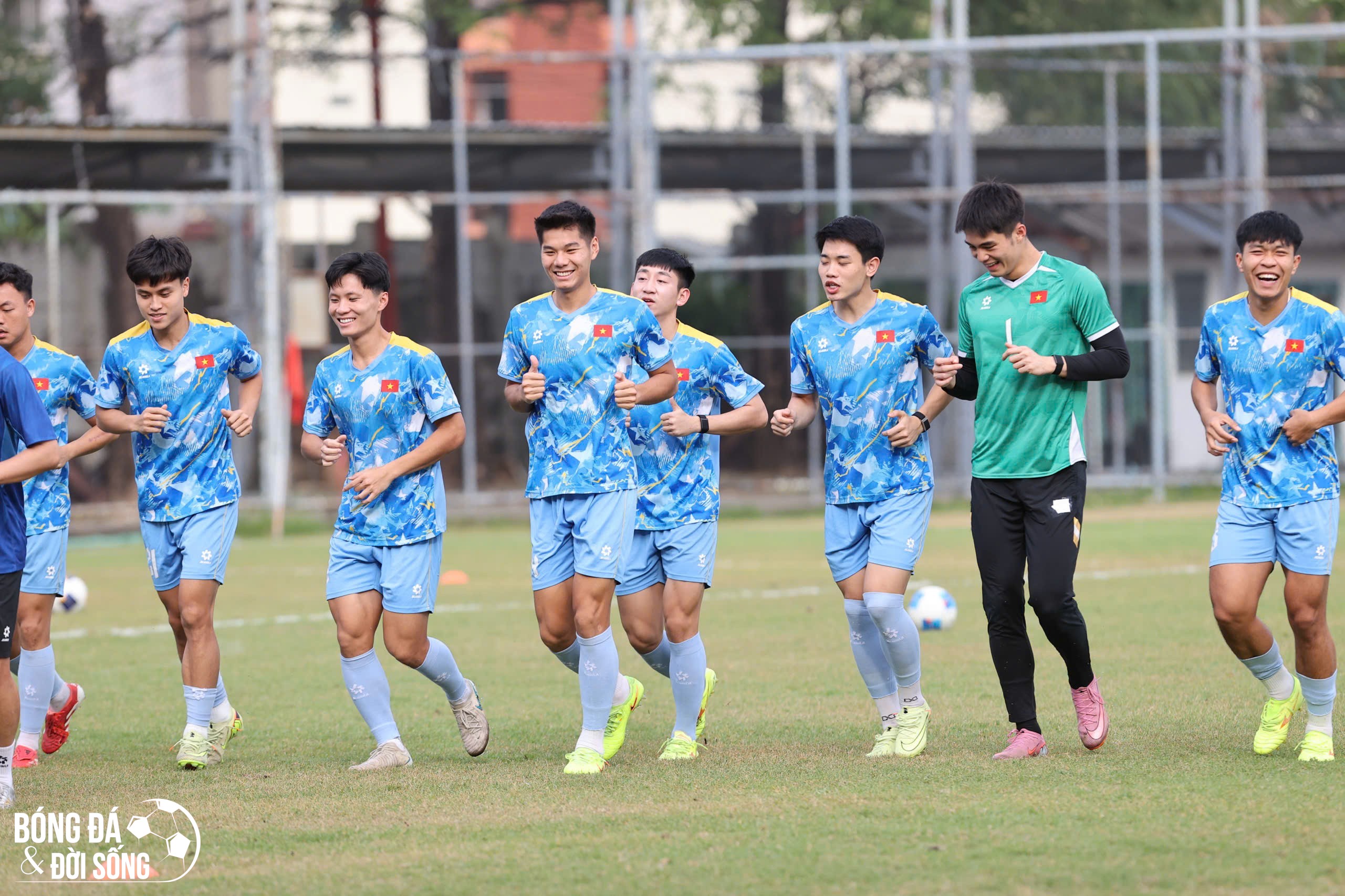 U22 Việt Nam hứng khởi tập luyện sau khi giành vé vào bán kết SEA Games 33