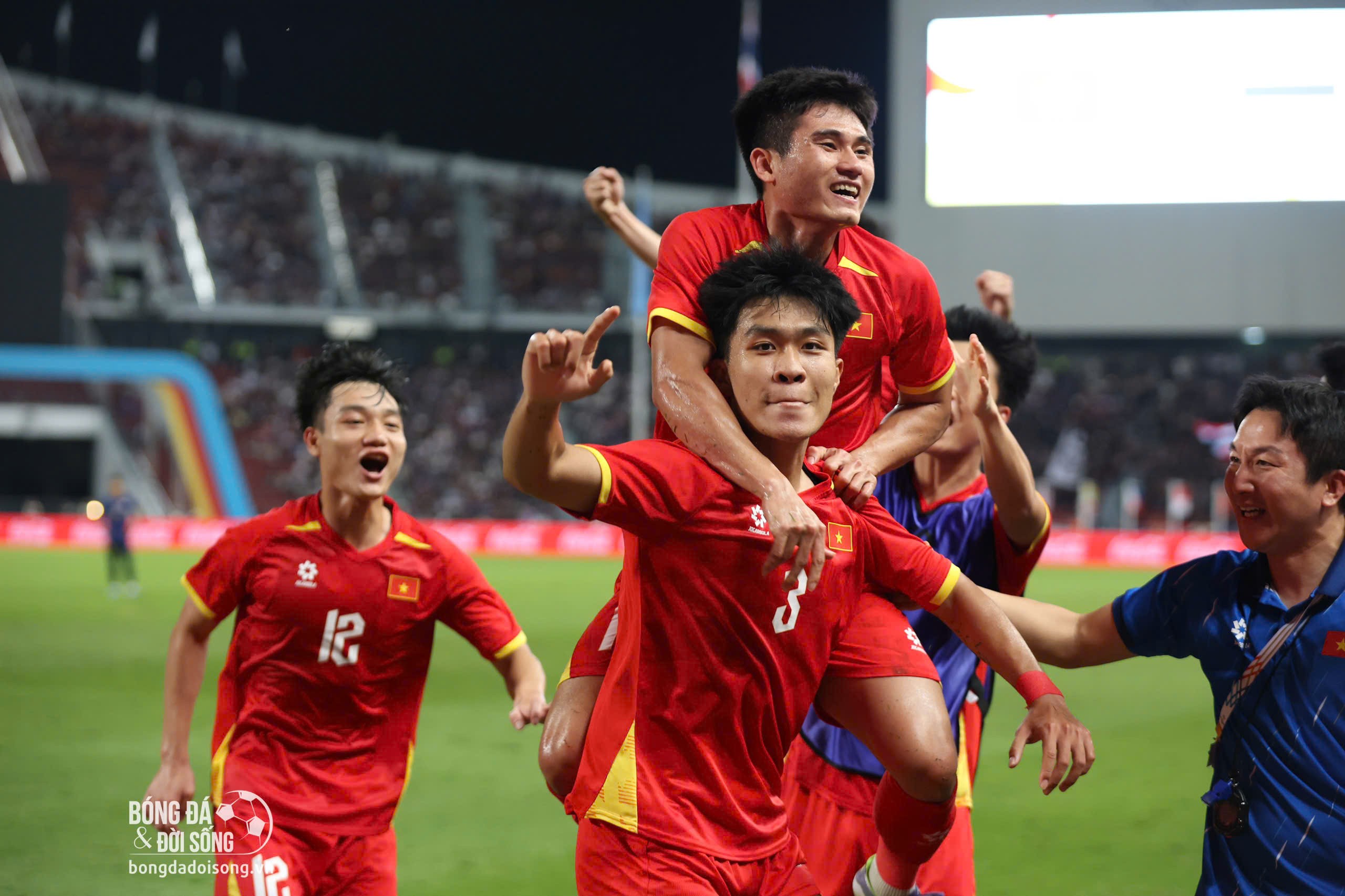 Ngược dòng đẳng cấp, U22 Việt Nam giành HCV SEA Games 33 trên đất Thái