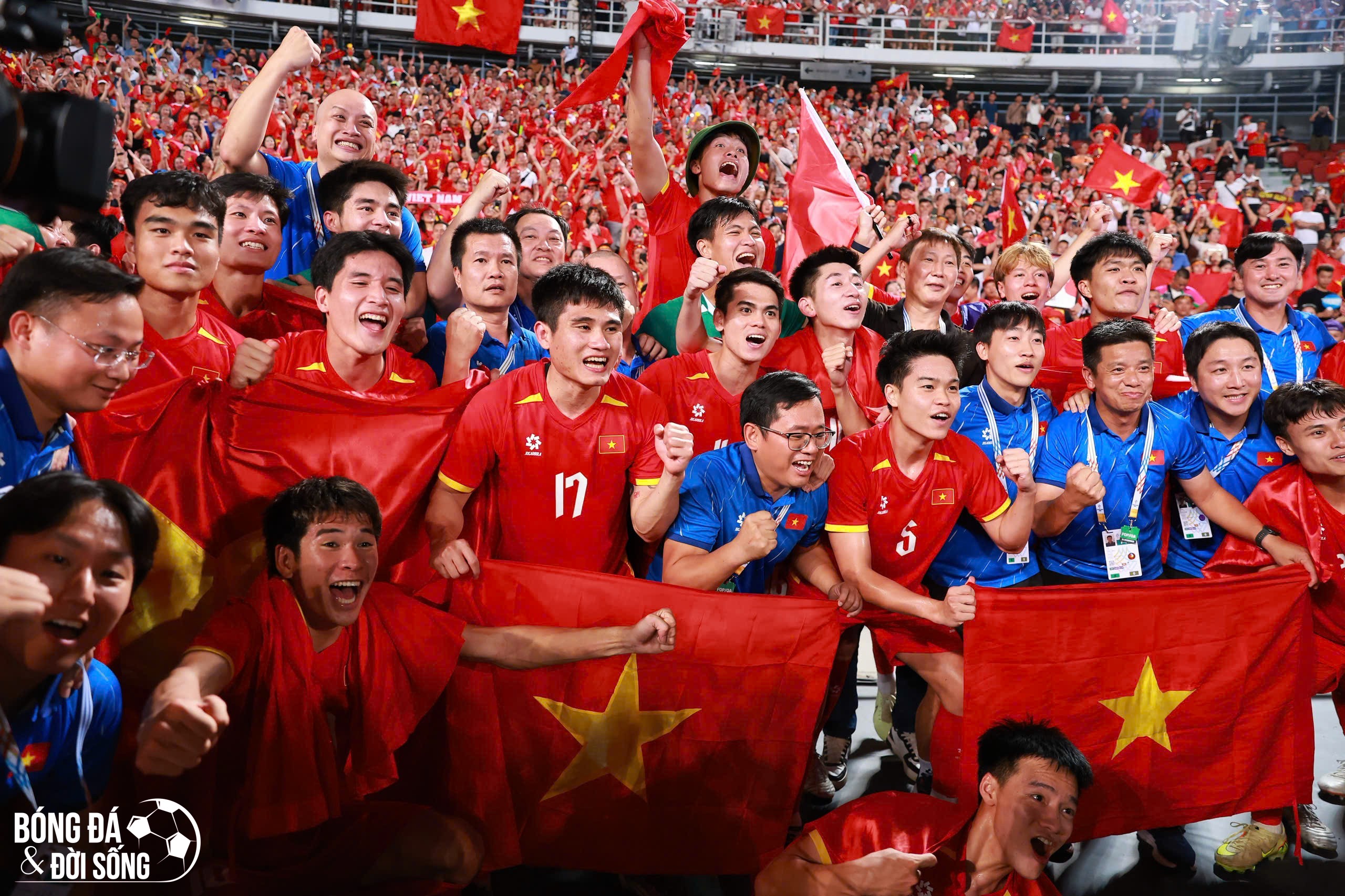 U22 Việt Nam vỡ oà cảm xúc khi giành HCV SEA Games ngay trên đất Thái