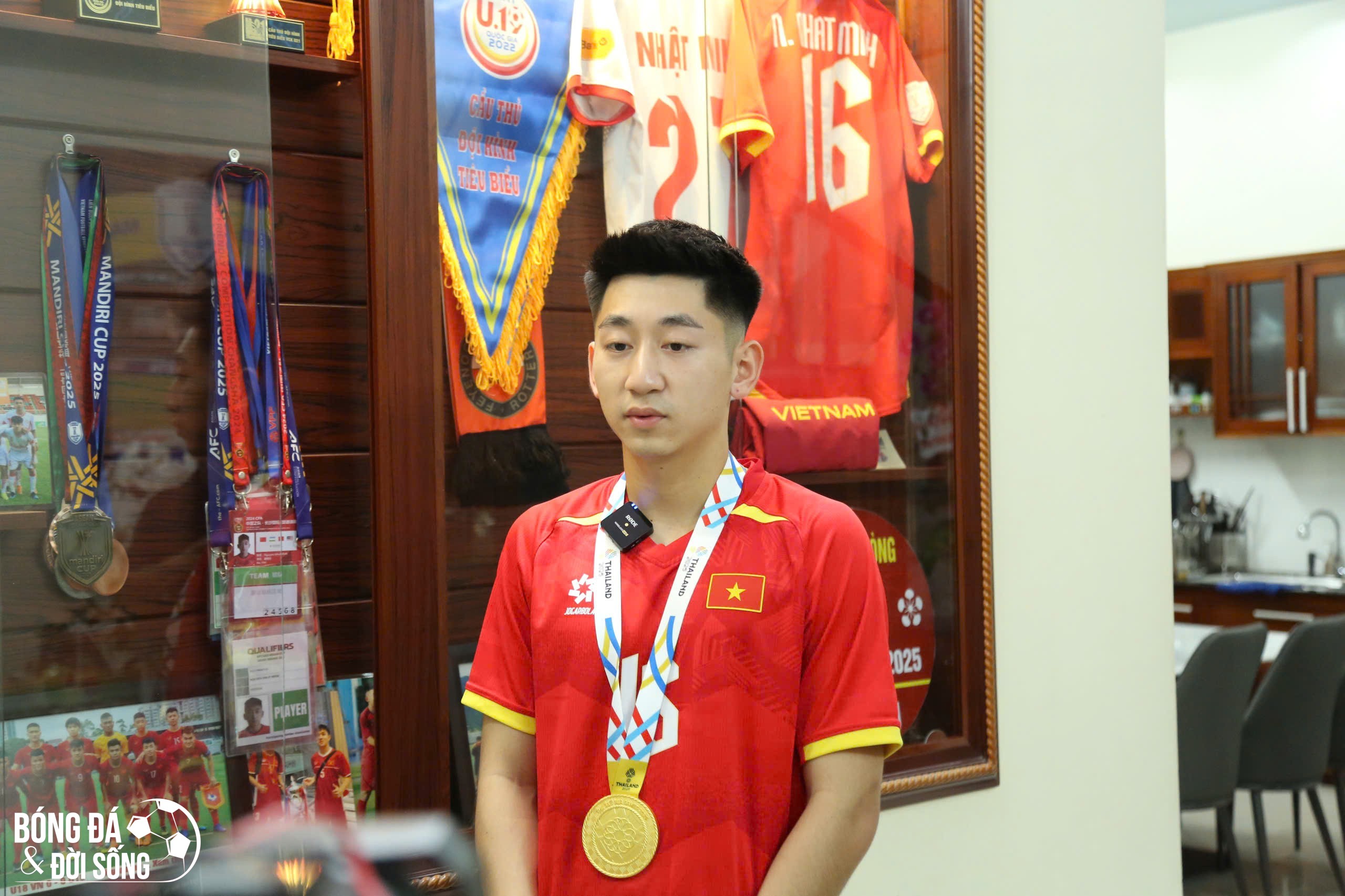 Trung vệ U22 Việt Nam trải lòng về hành trình lịch sử tại SEA Games 33