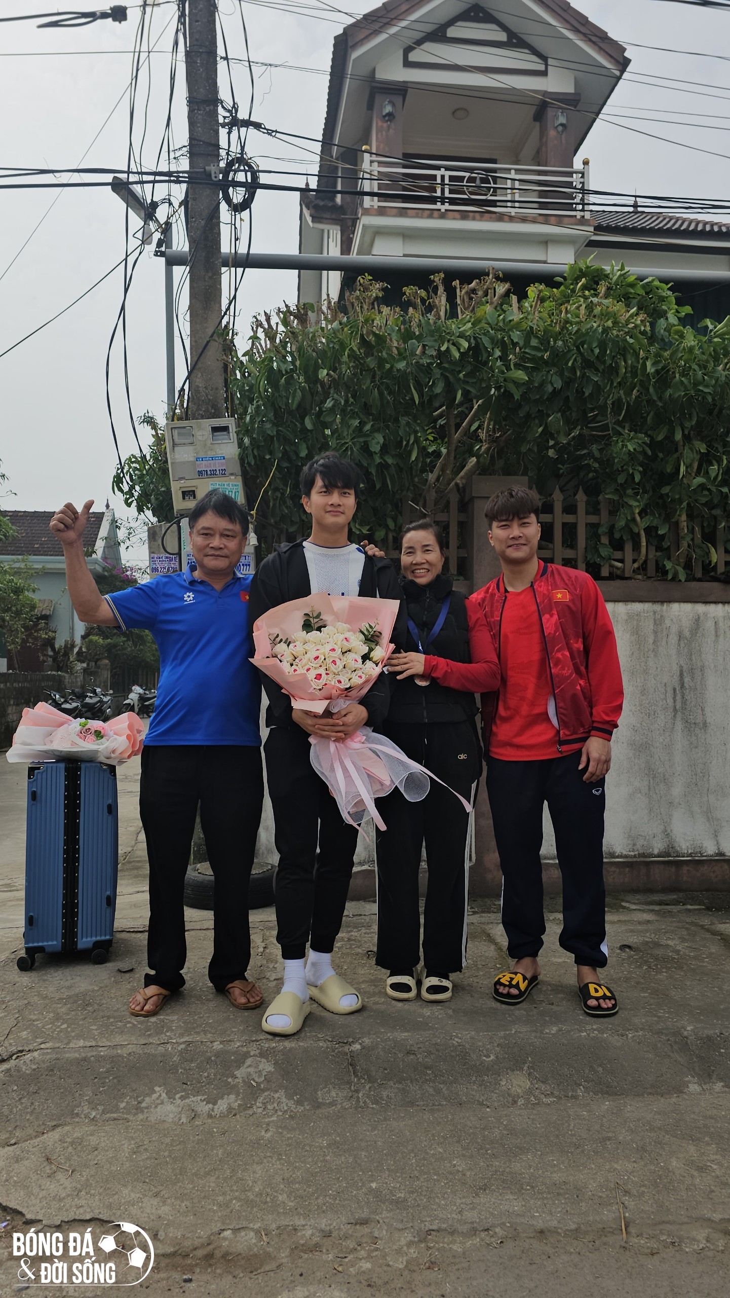 NHM quê nhà nồng nhiệt chào đón Cao Văn Bình trở về sau giải châu Á