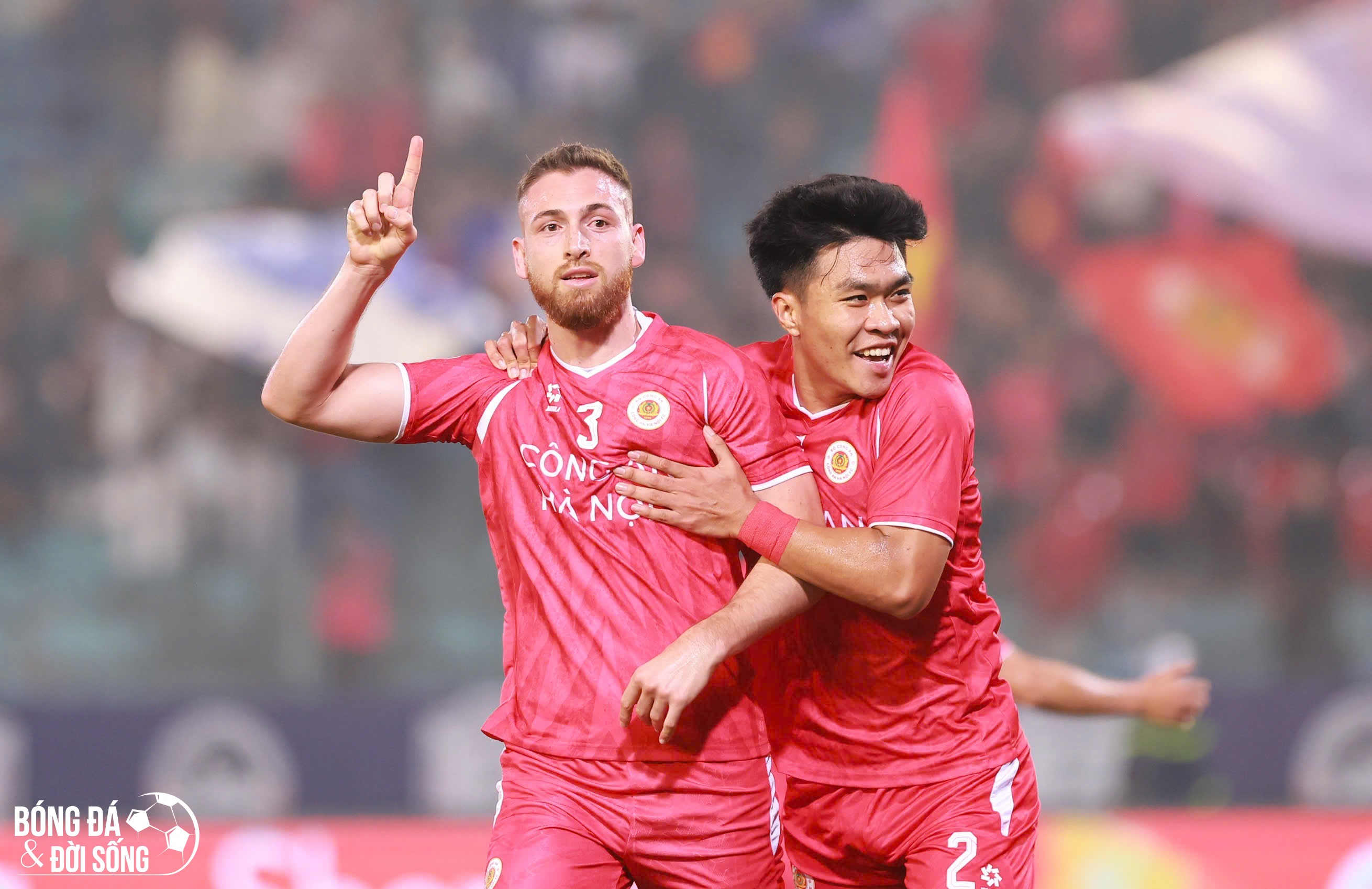 Trung vệ Lý Đức hạnh phúc khi được HLV Polking trao cơ hội đá chính