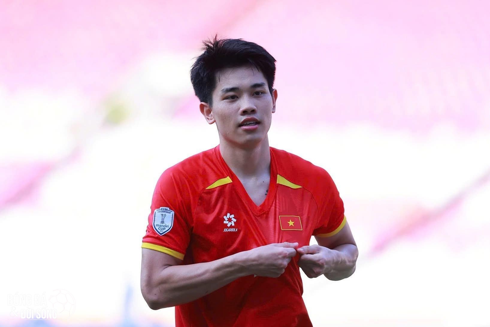 Tiền đạo Đình Bắc có hành động ý nghĩa hướng về đồng hương nghèo dịp Tết