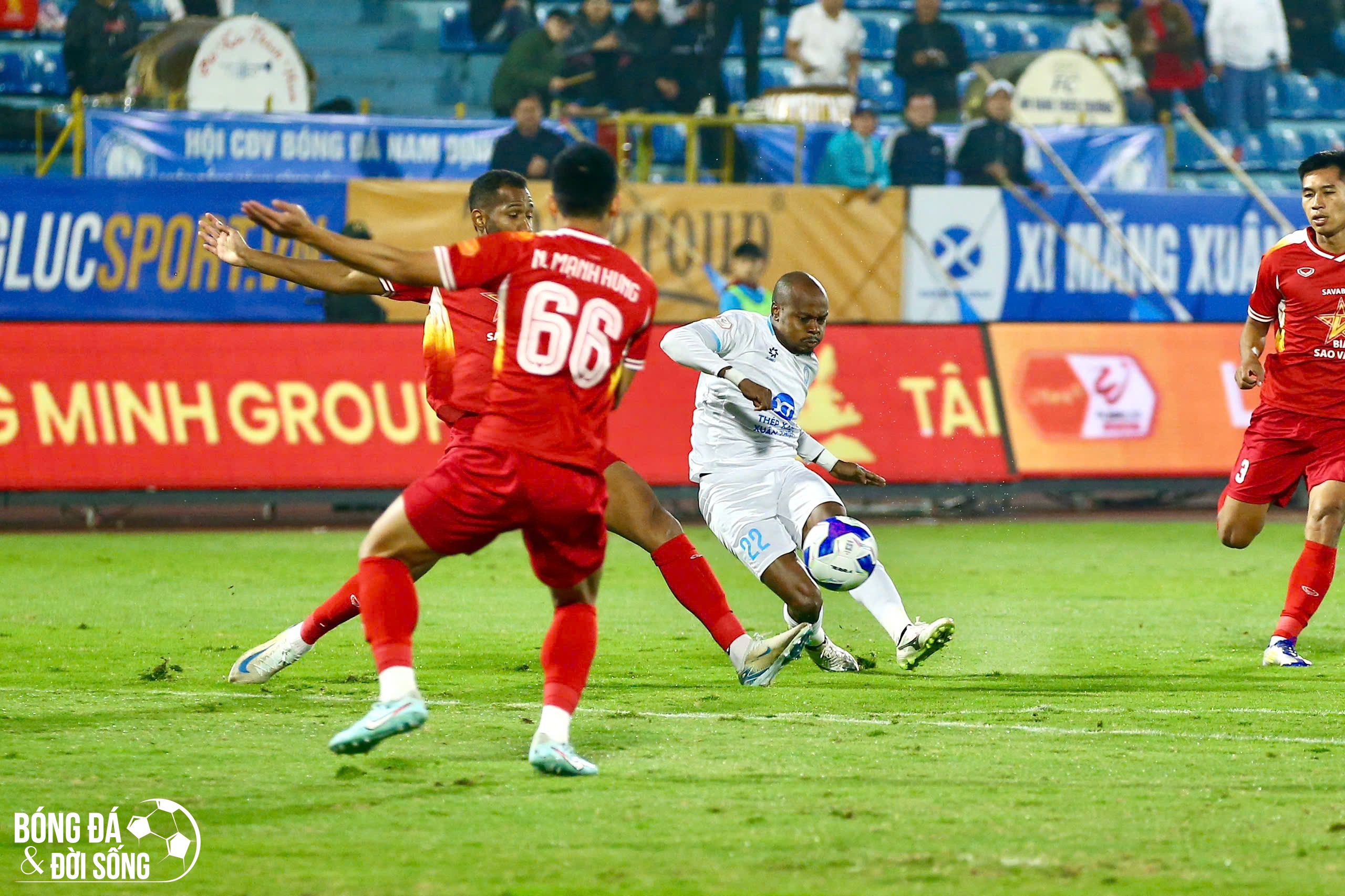 Tiền đạo Xuân Son không ghi bàn, Nam Định chia điểm đáng tiếc trước Hà Tĩnh