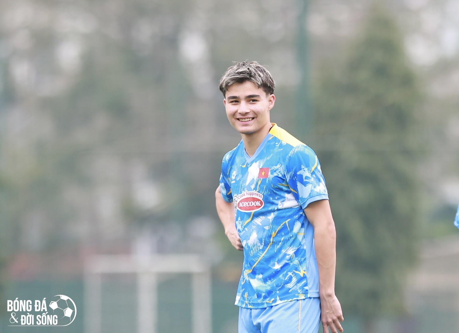 Tiền đạo Việt kiều hứng khởi tập luyện sau khi được "đôn" lên U23 Việt Nam