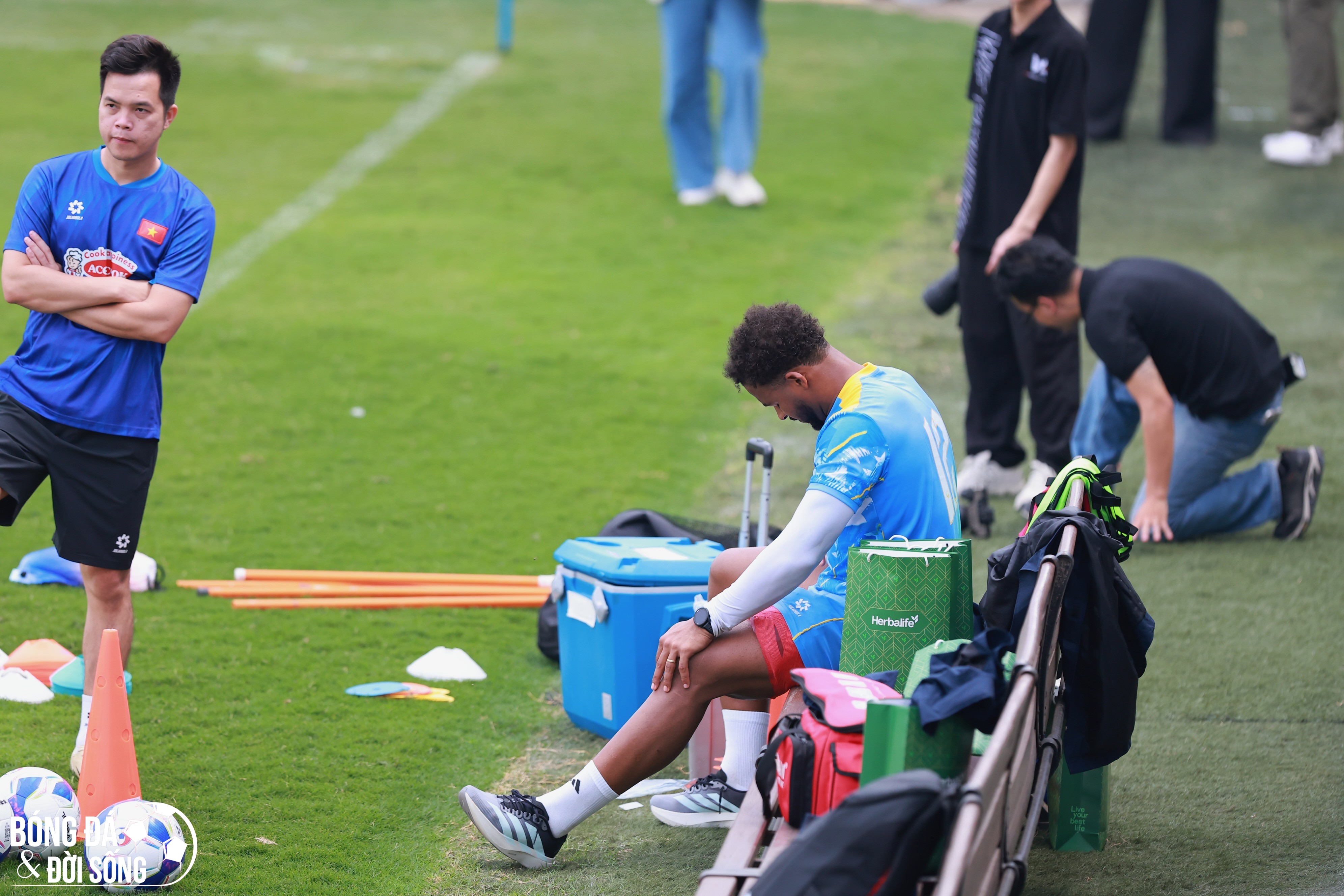 Tiền đạo Xuân Son dính chấn thương trong buổi tập đầu tiên của ĐT Việt Nam