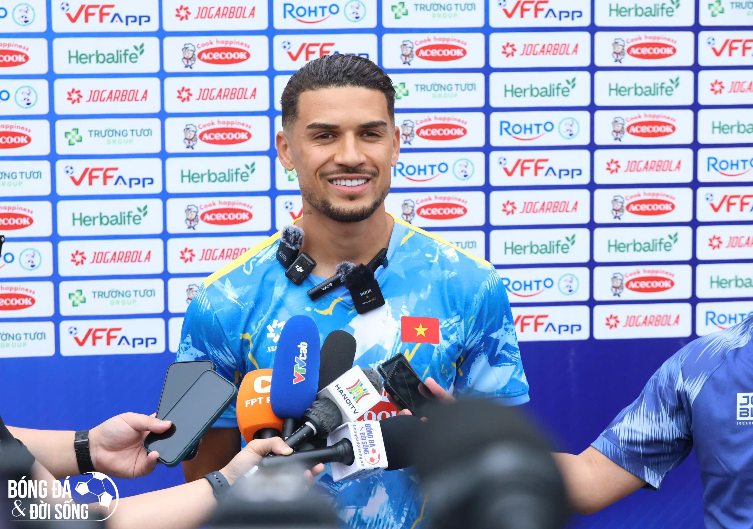 Tiền vệ Hoàng Hên khẳng định quyết tâm cùng ĐT Việt Nam đánh bại Malaysia