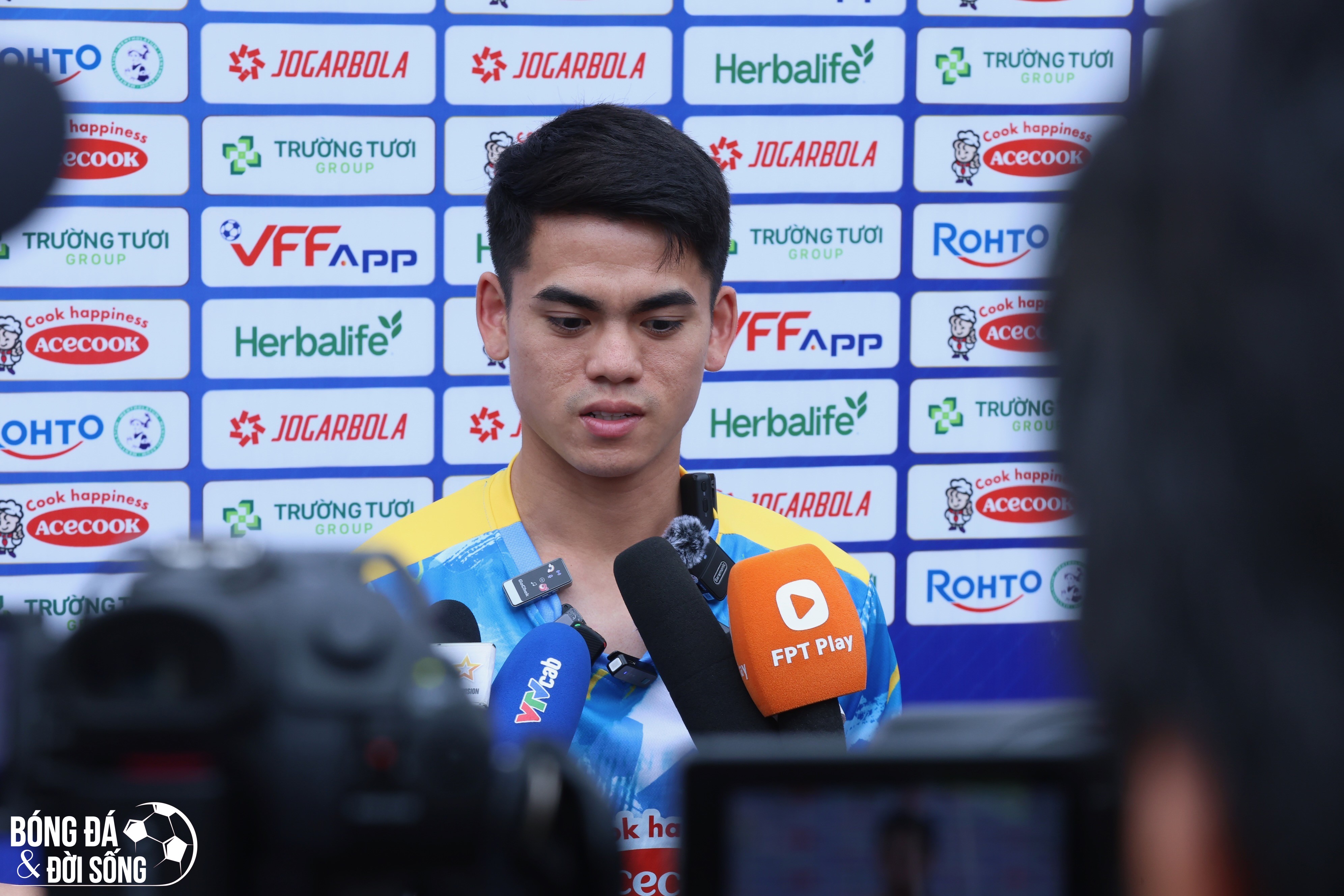 Tiền vệ Văn Khang: "ĐT Việt Nam phải thắng Malaysia để cải thiện thứ hạng FIFA"