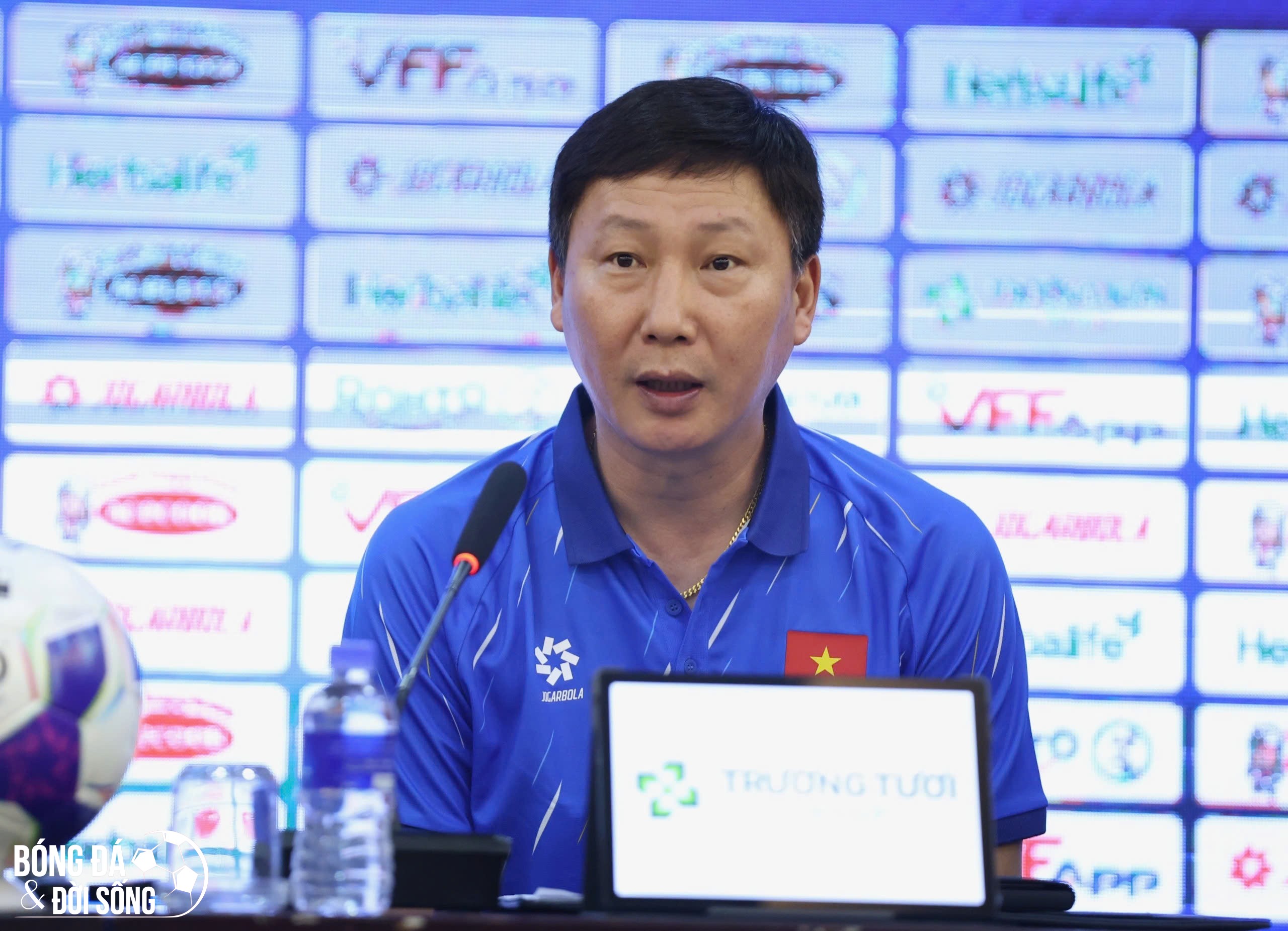 HLV Kim Sang Sik hé lộ khả năng Hoàng Hên sát cánh Xuân Son trên hàng công ĐT Việt Nam