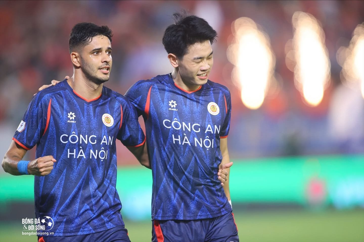 Tiền đạo Đình Bắc "nổ súng" tại V-League sau hơn 500 ngày im tiếng