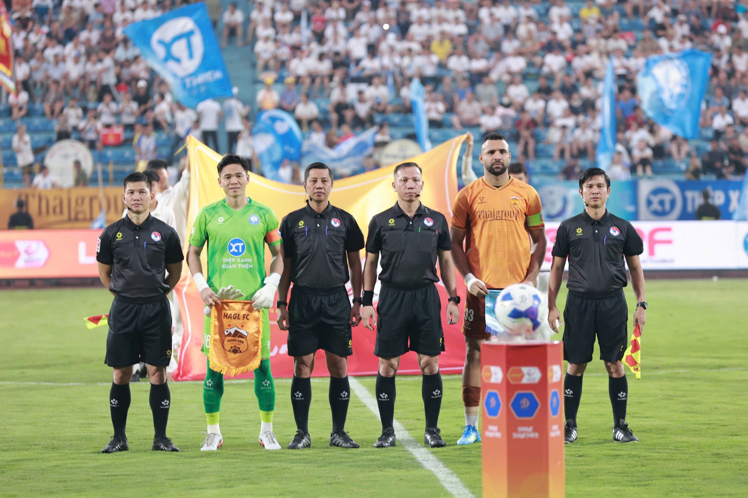 Trọng tài từ chối phạt đền của tiền đạo Xuân Son đối diện án kỷ luật