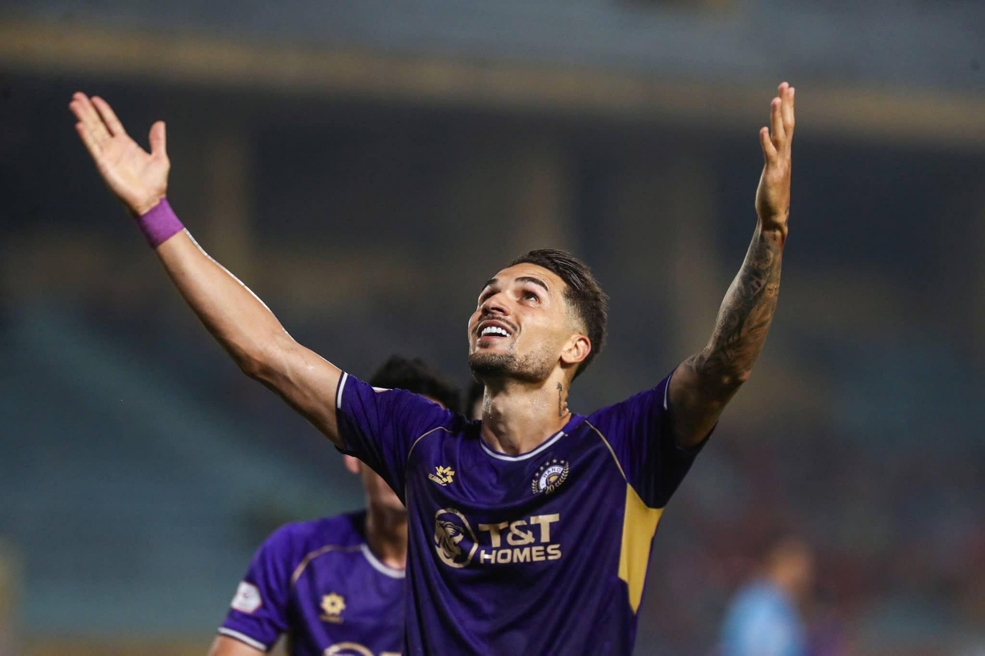 Tiền vệ Hoàng Hên có hành động ý nghĩa sau khi toả sáng tại Hàng Đẫy