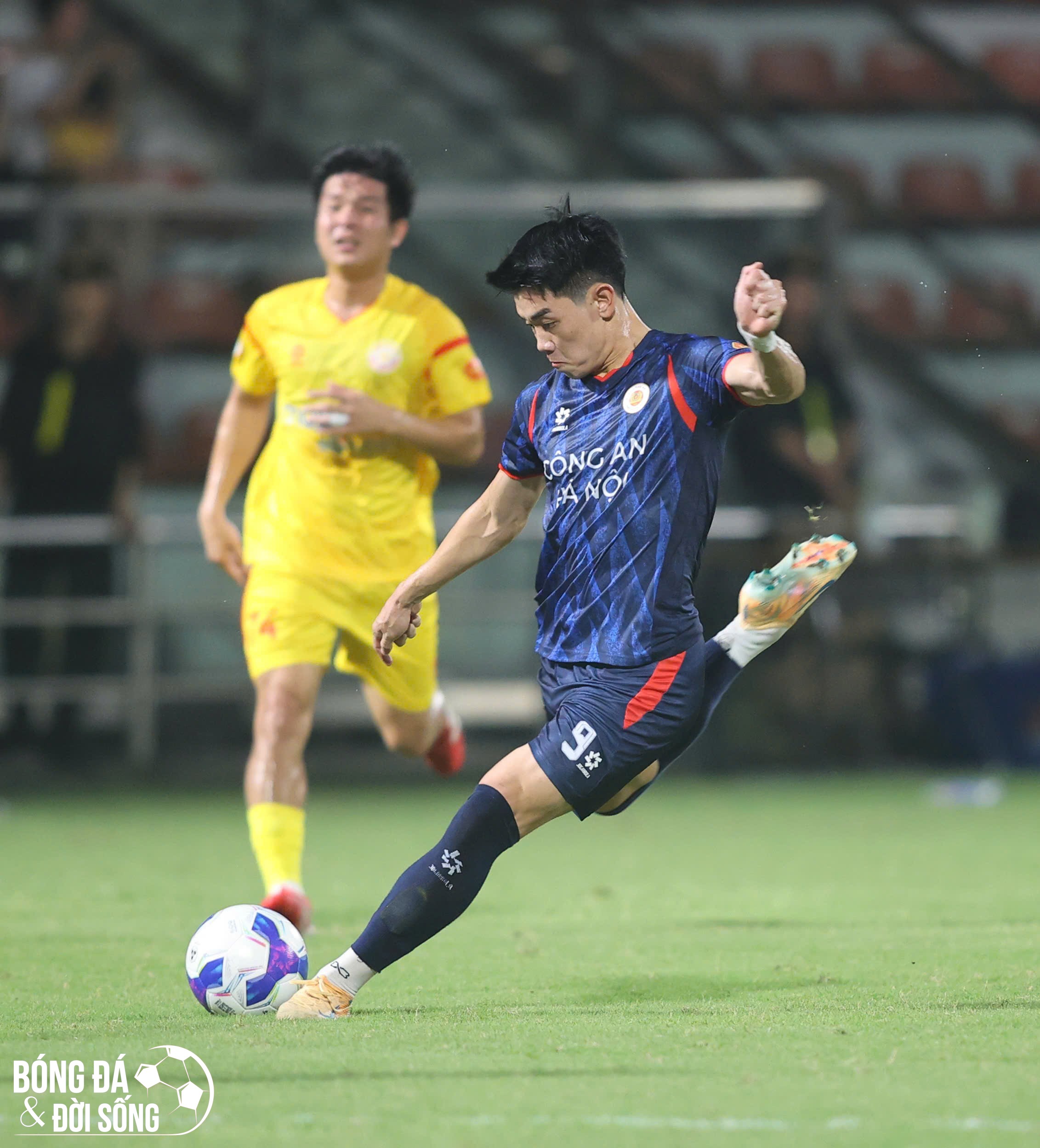 BXH Vòng 18 V-League: CAHN vững ngôi đầu, nghẹt thở cuộc đua trụ hạng