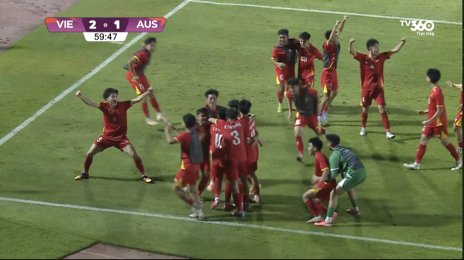 Thắng cảm xúc Australia, U17 Việt Nam giành vé vào chung kết giải ĐNA