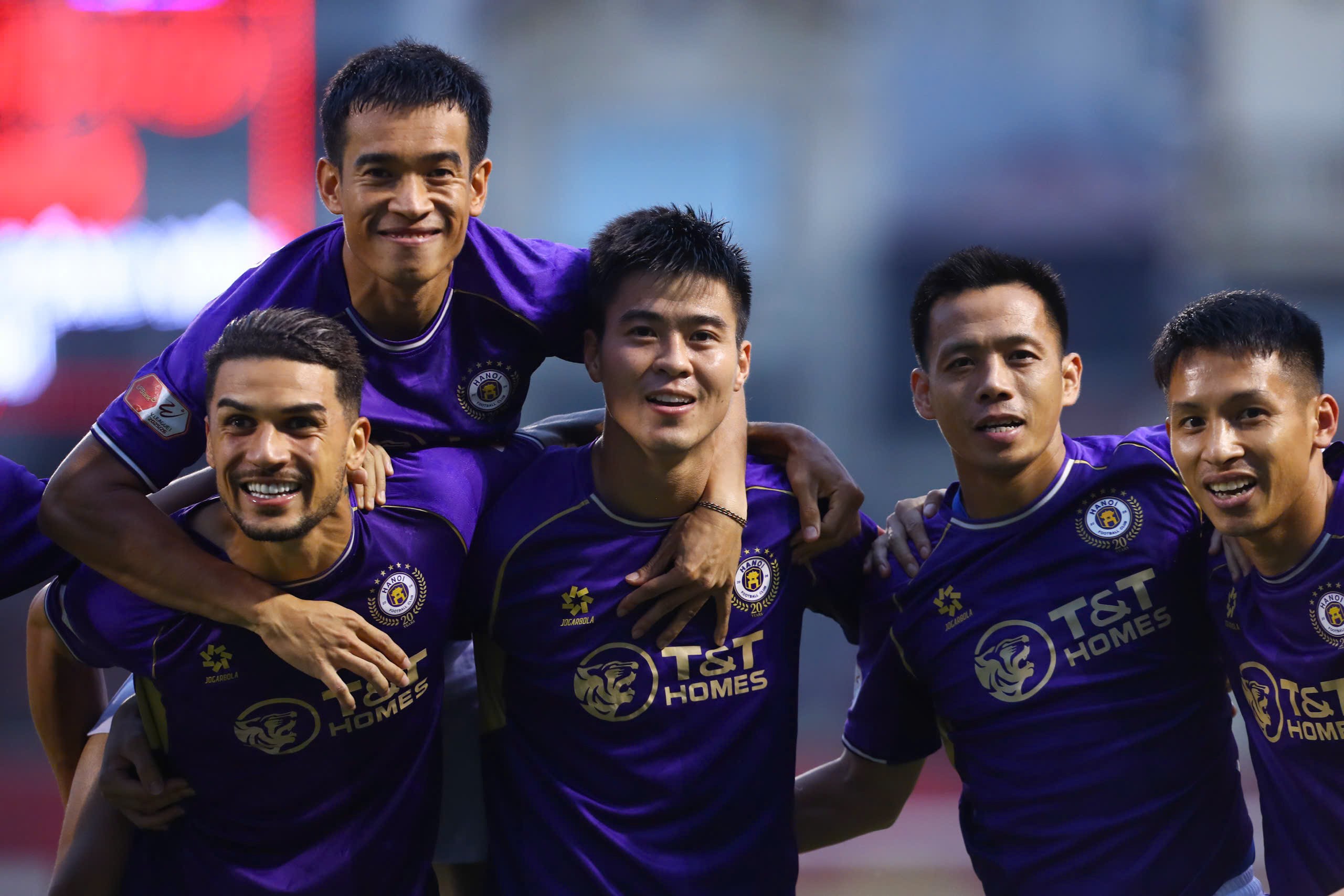 Vòng 21 V-League: Loạt trụ cột vắng mặt vì án treo giò