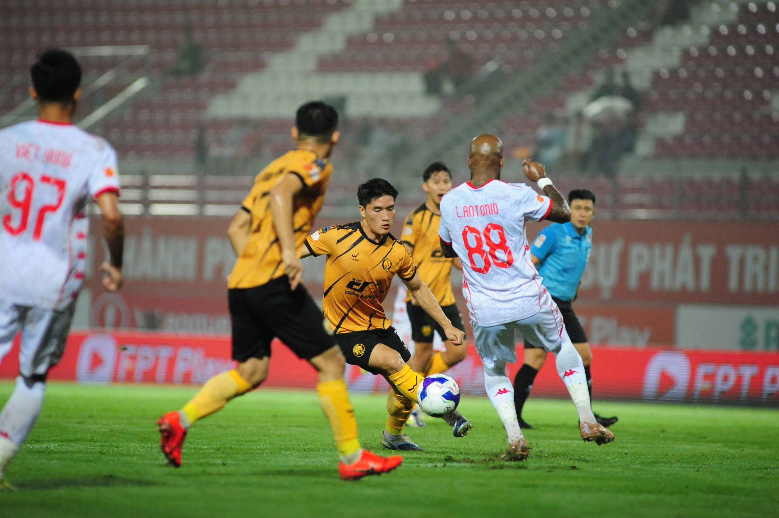 CLB Hải Phòng và Thanh Hóa có nguy cơ không được dự V-League 2026/27