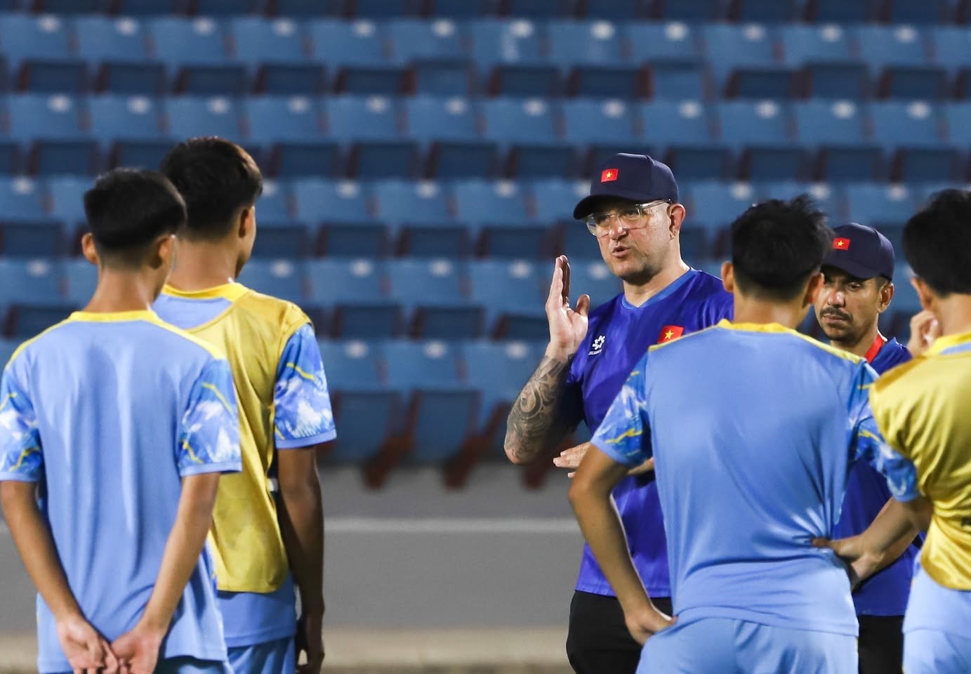 HLV Roland: "U17 Việt Nam có thể đánh bại Hàn Quốc để đi World Cup"