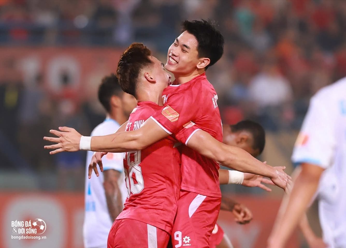Phong độ thăng hoa, sao trẻ Đình Bắc áp sát cuộc đua Vua phá lưới