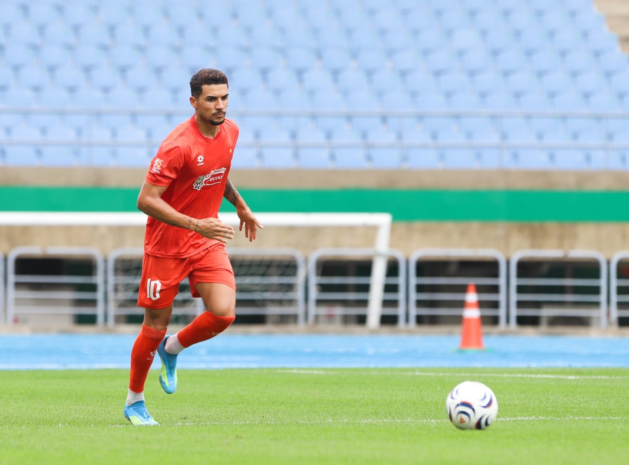 Hoàng Hên quyết tâm cùng ĐT Việt Nam bảo vệ chức vô địch Asean Cup
