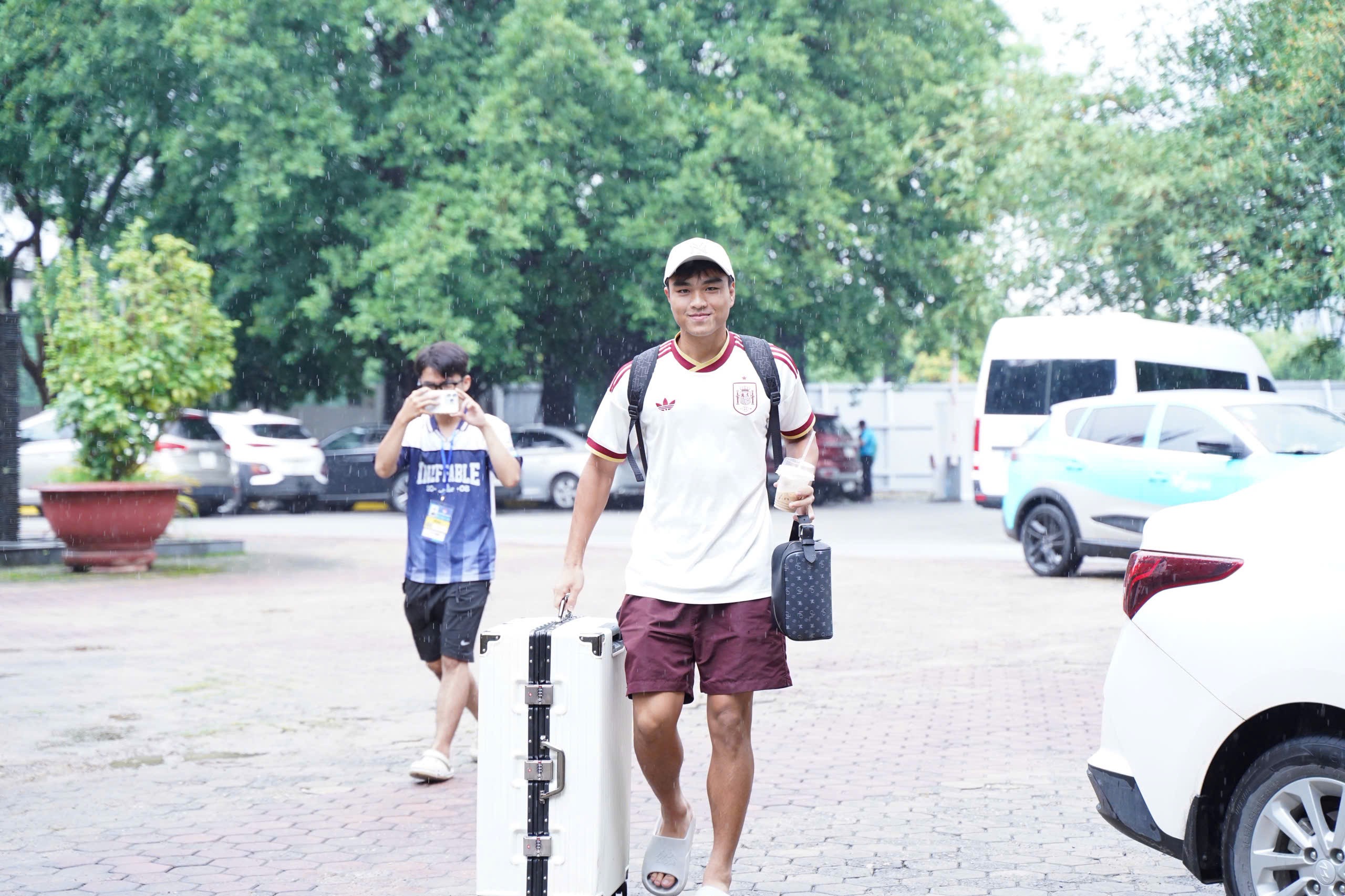 Dàn sao U23 Việt Nam hội quân trong mưa, sẵn sàng cho chiến dịch ASIAD 2026