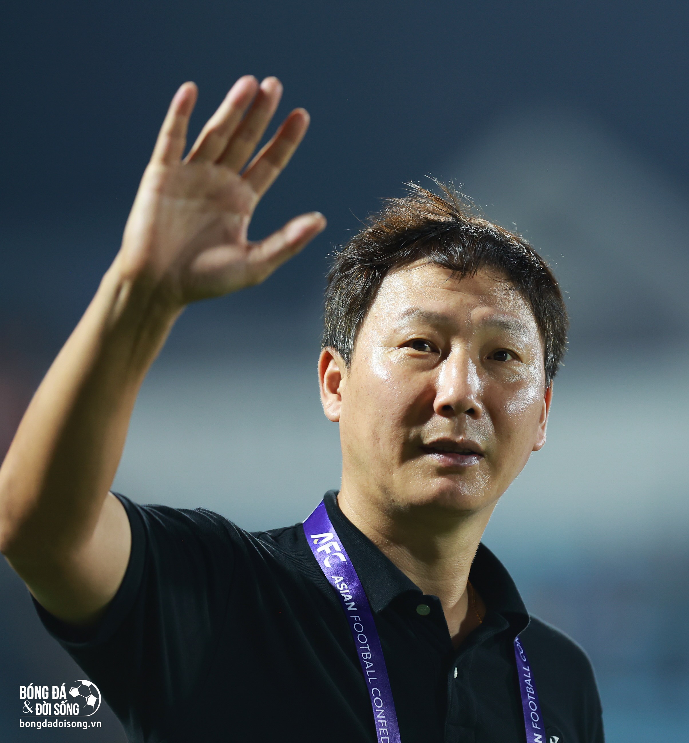 HLV Kim Sang-sik: "Tôi ném chiếc áo trắng đó đi rồi"