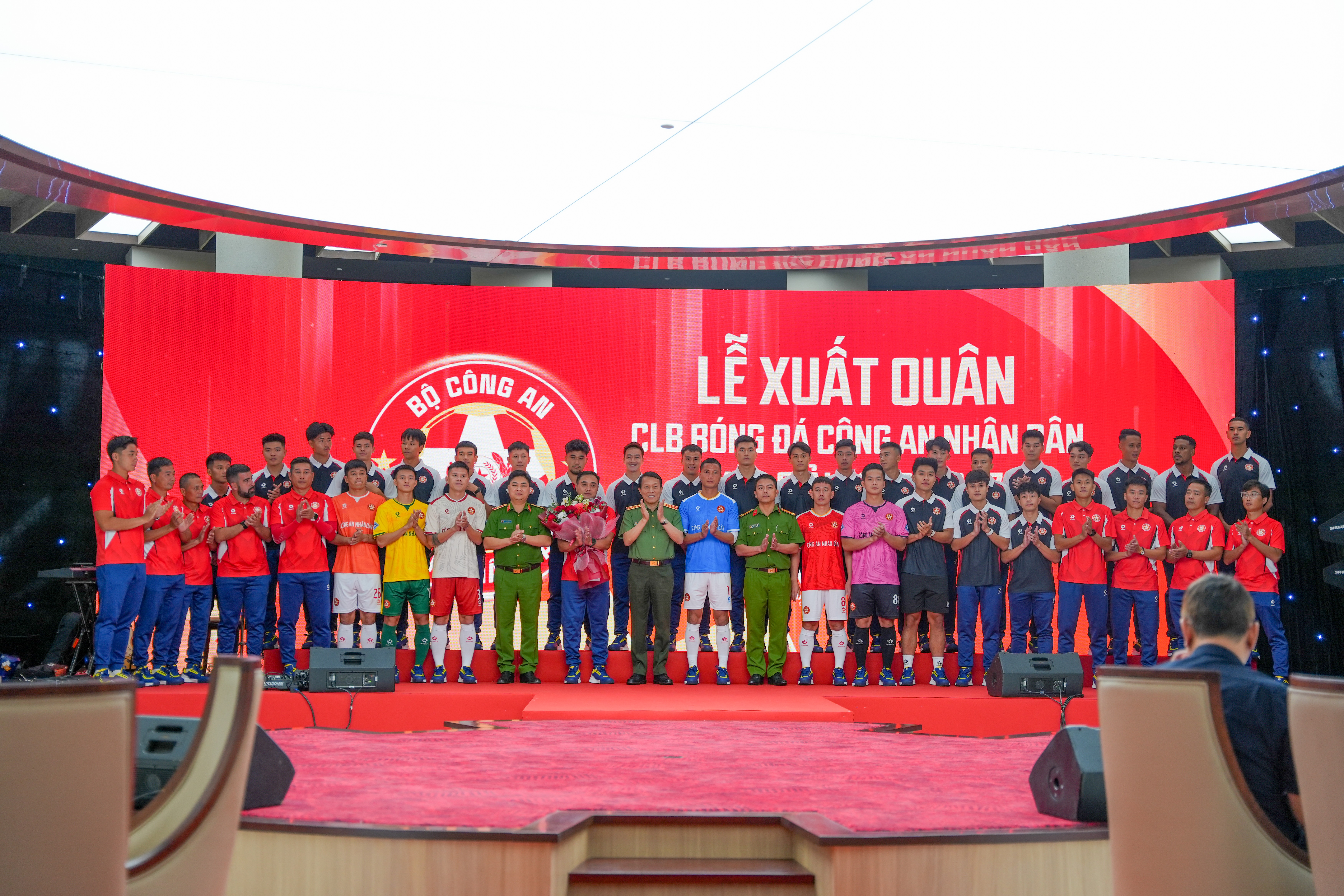 HLV Nguyễn Đức Thắng đặt mục tiêu đưa CLB Bóng đá Công an nhân dân trở lại V.League