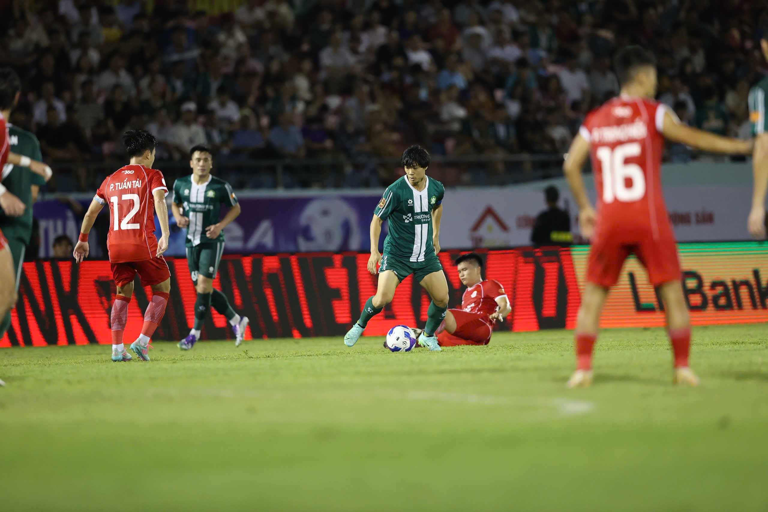 Công Phượng tái xuất V-League, Đồng Nai nhận thất bại ngày khai màn
