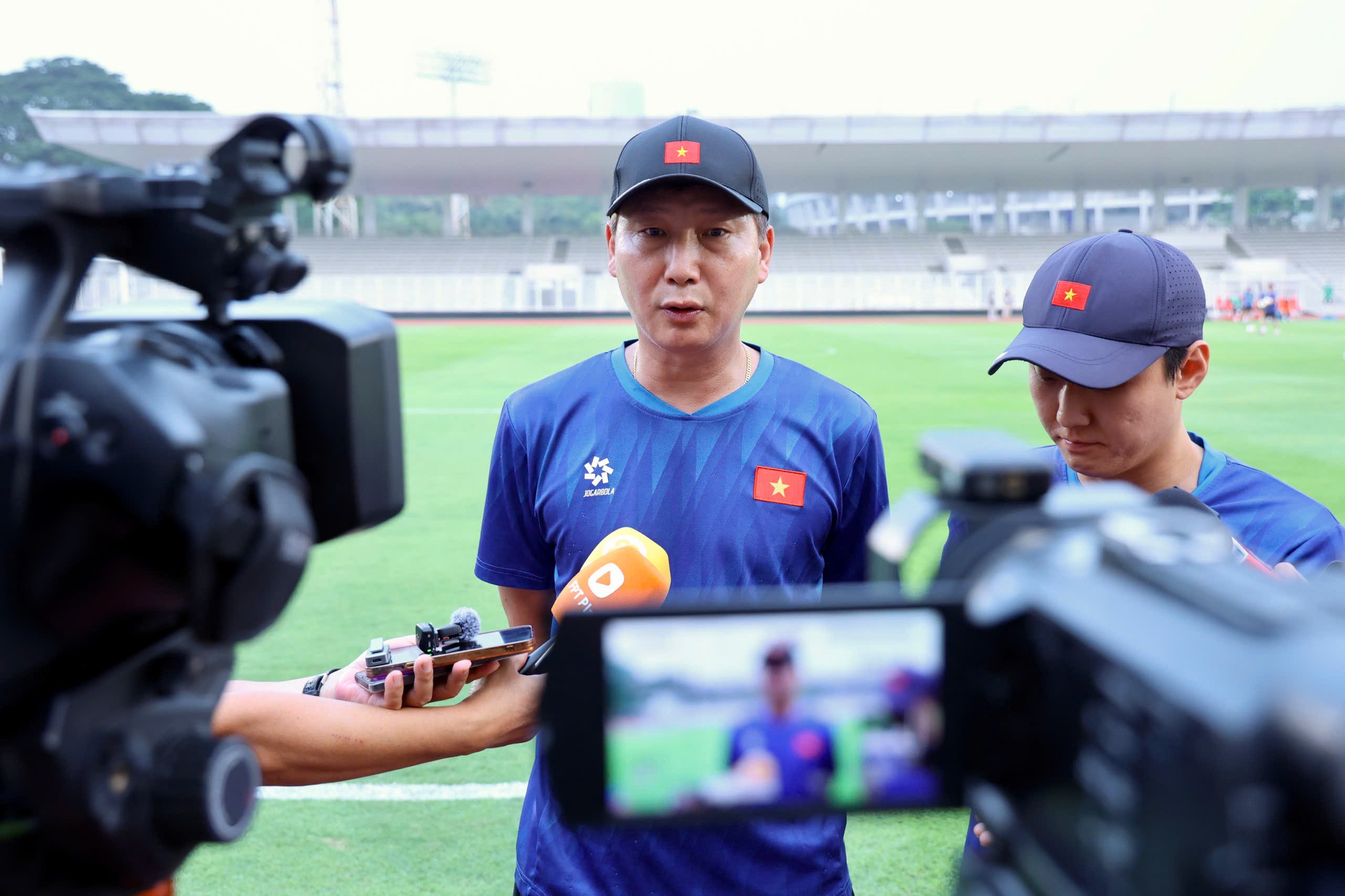 HLV Kim Sang-sik: ''Vượt qua tiếc nuối, tuyển Việt Nam quyết thắng Pakistan''