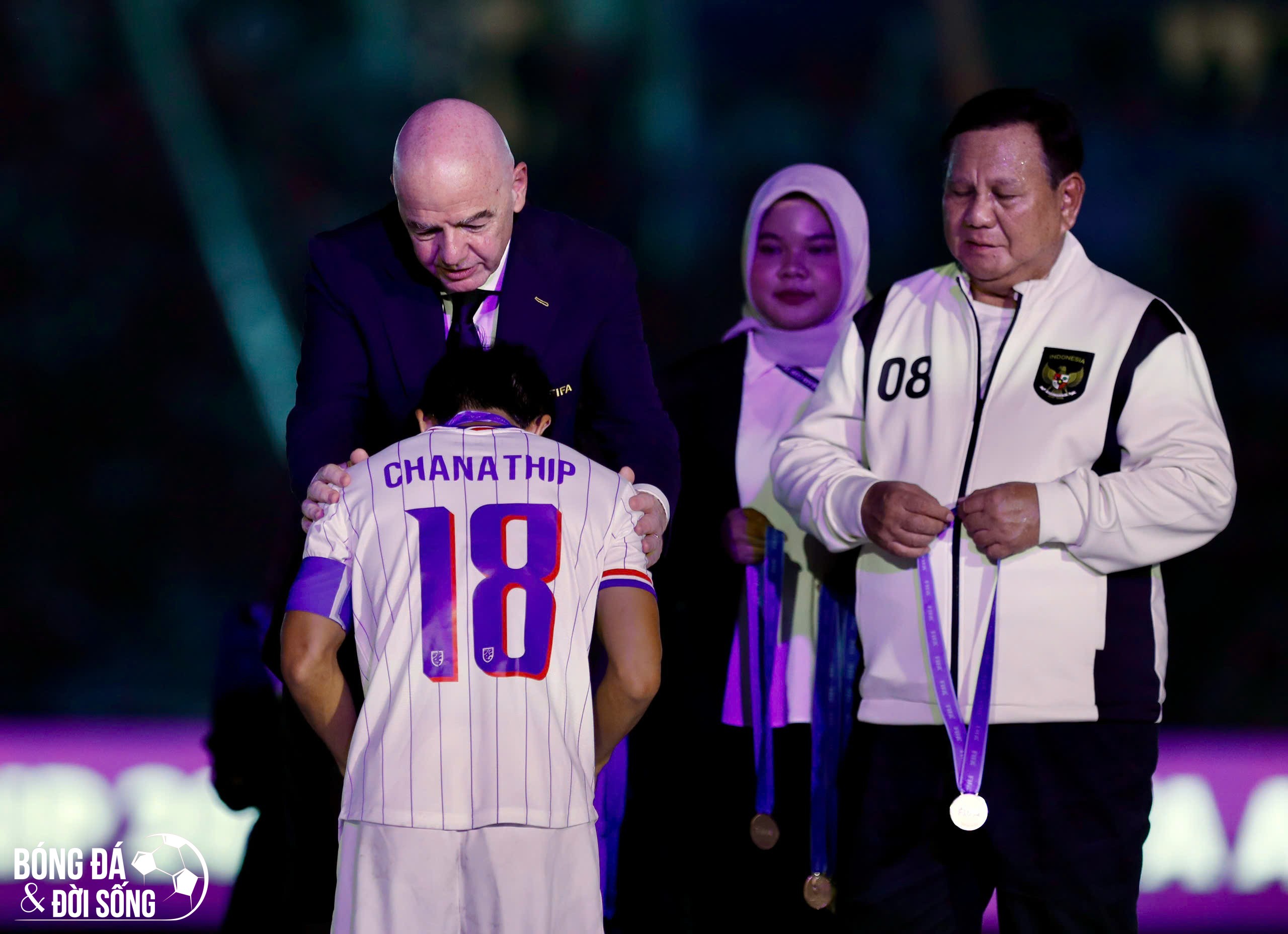 Chanathip và đồng đội buồn bã sau thất bại cay đắng trước Indonesia